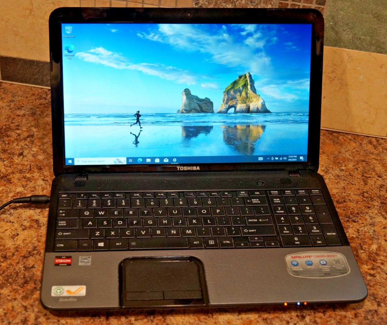 Active 22H2 Version WIN10 PRO Toshiba C855D AMD A6@2.70GHz,4GB RAM,720GB HDD