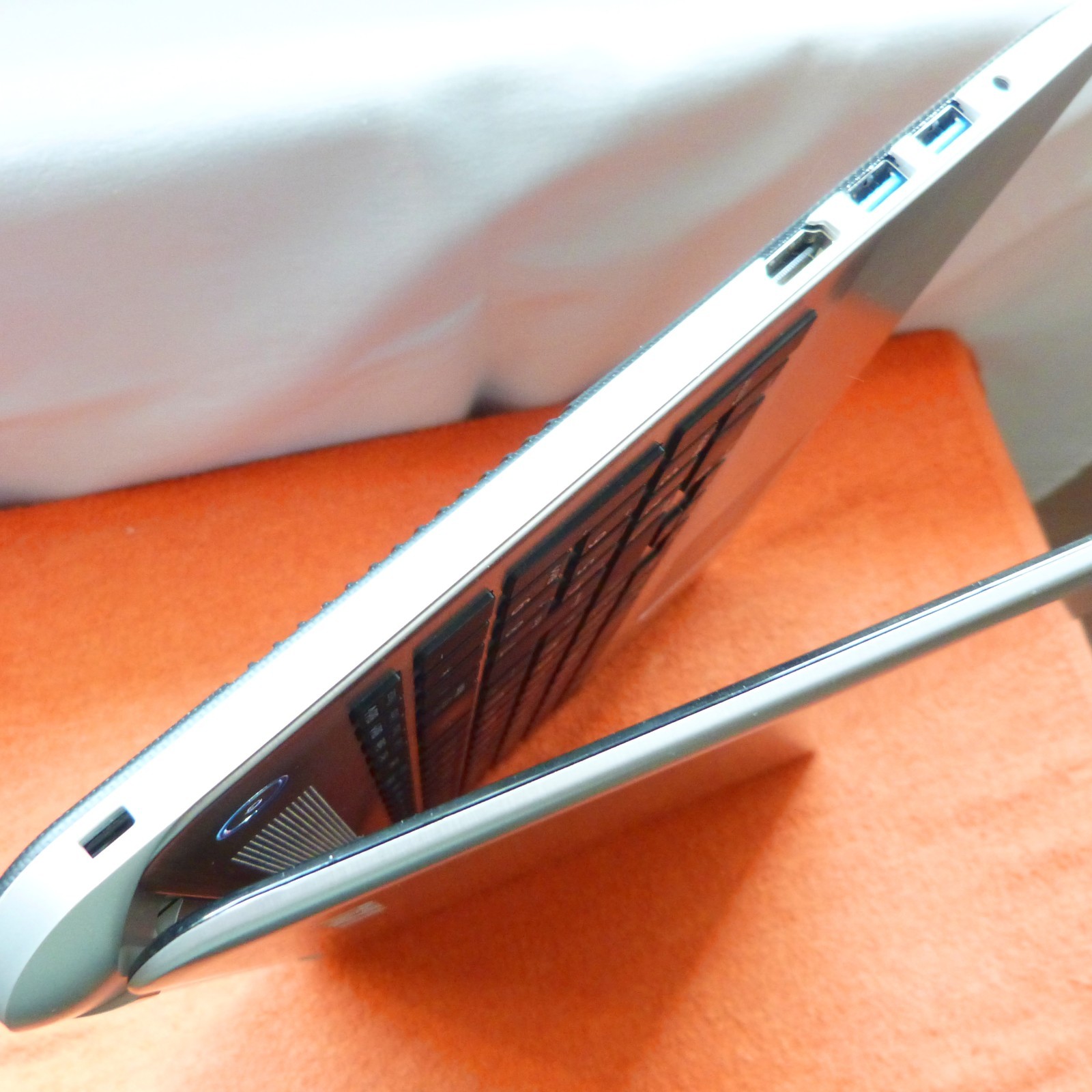 TOSHIBA S50 15″ ULTRABOOK HARMAN KARDON l Windows 10 HDMI AMD A10 QUAD CORE
