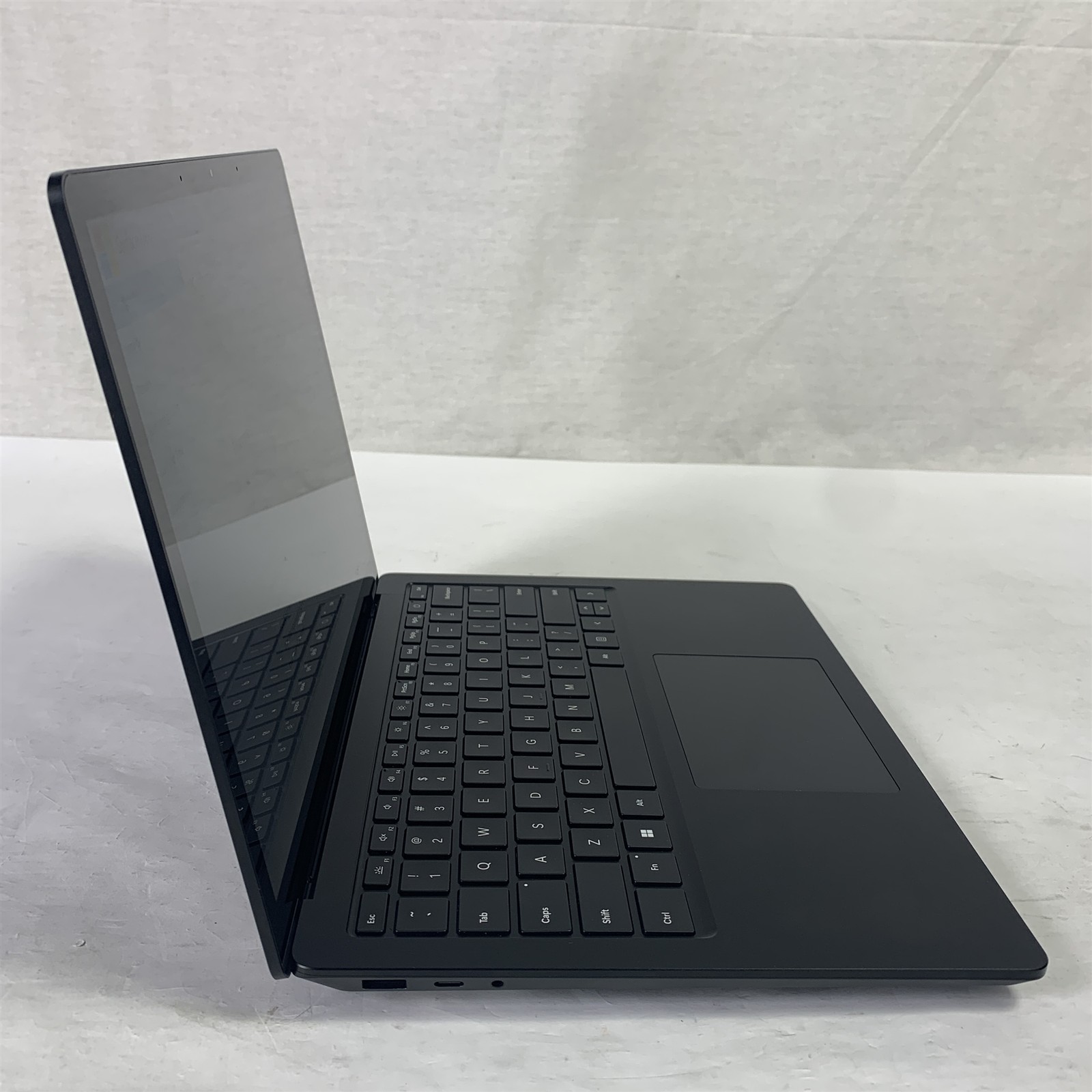 Microsoft Surface Laptop 5 1951 13.5″ i5-1245U 1.6GHz 16GB 256GB NVMe SSD -Win11