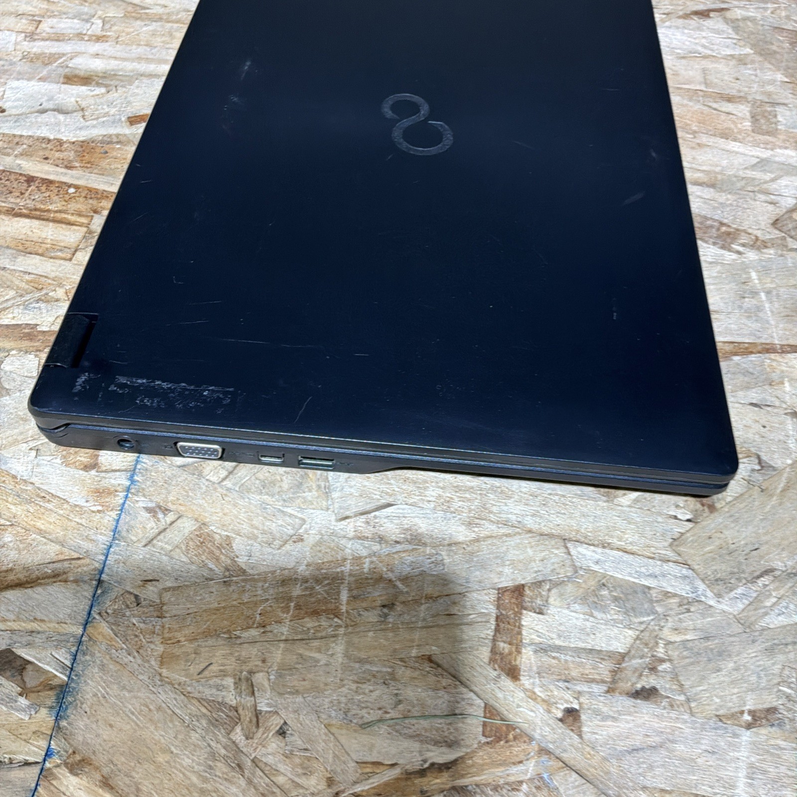 Fujitsu Lifebook E558 I5-8250U 1.60GHZ 256GB SSD 4 GB RAM Win 10 C399