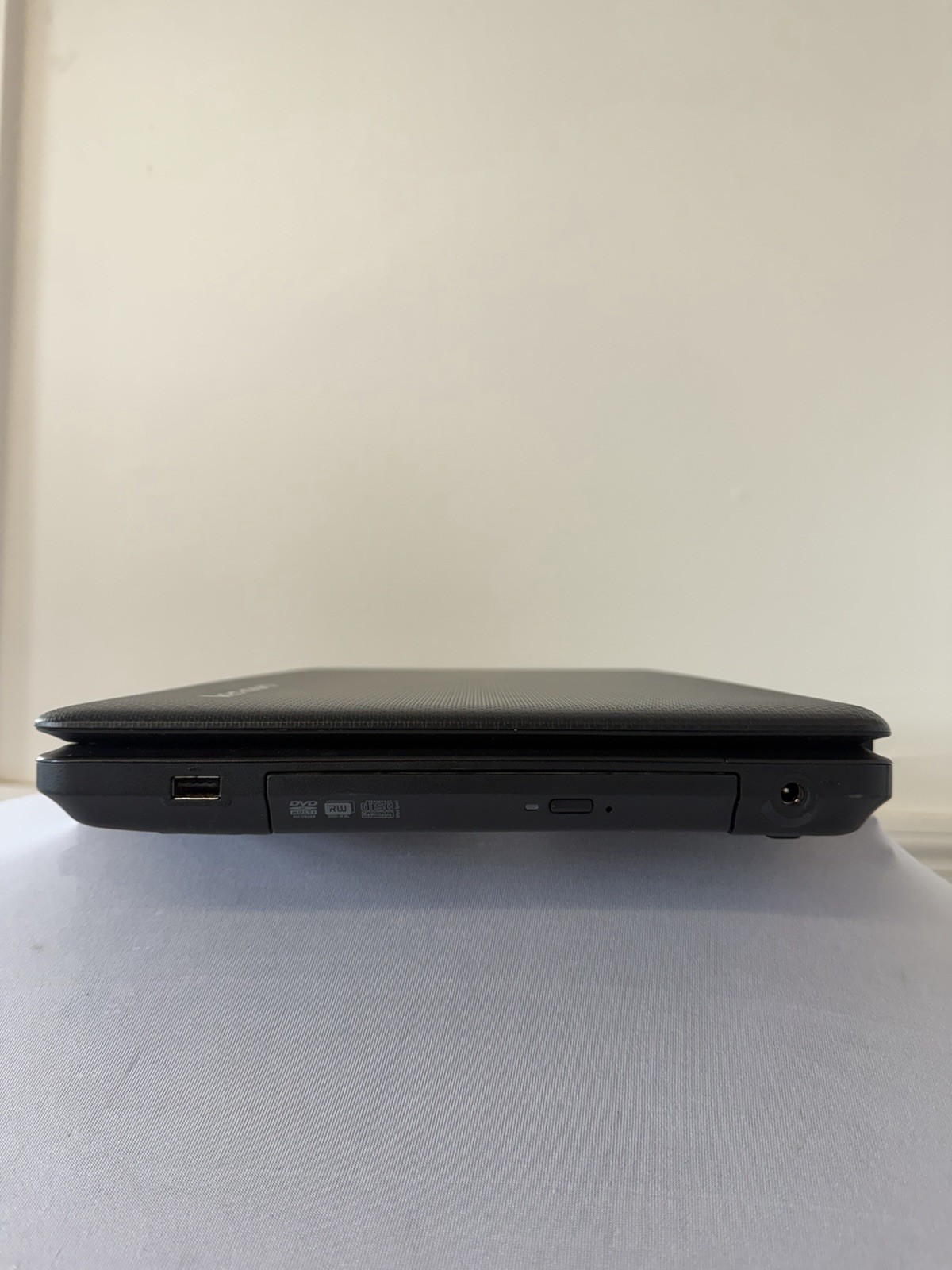 Lenovo G550-2958 Laptop – Good Screen – Intel Pentium T4500 – RAM 4 GB- Read Des
