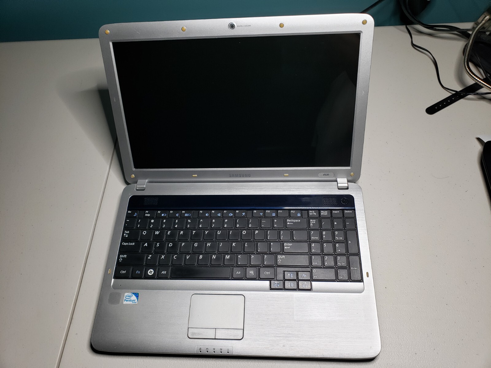 Samsung NP-R530 15.6″ Pentium T4400 2.2GHZ 4GB 120GB SSD WIN10H