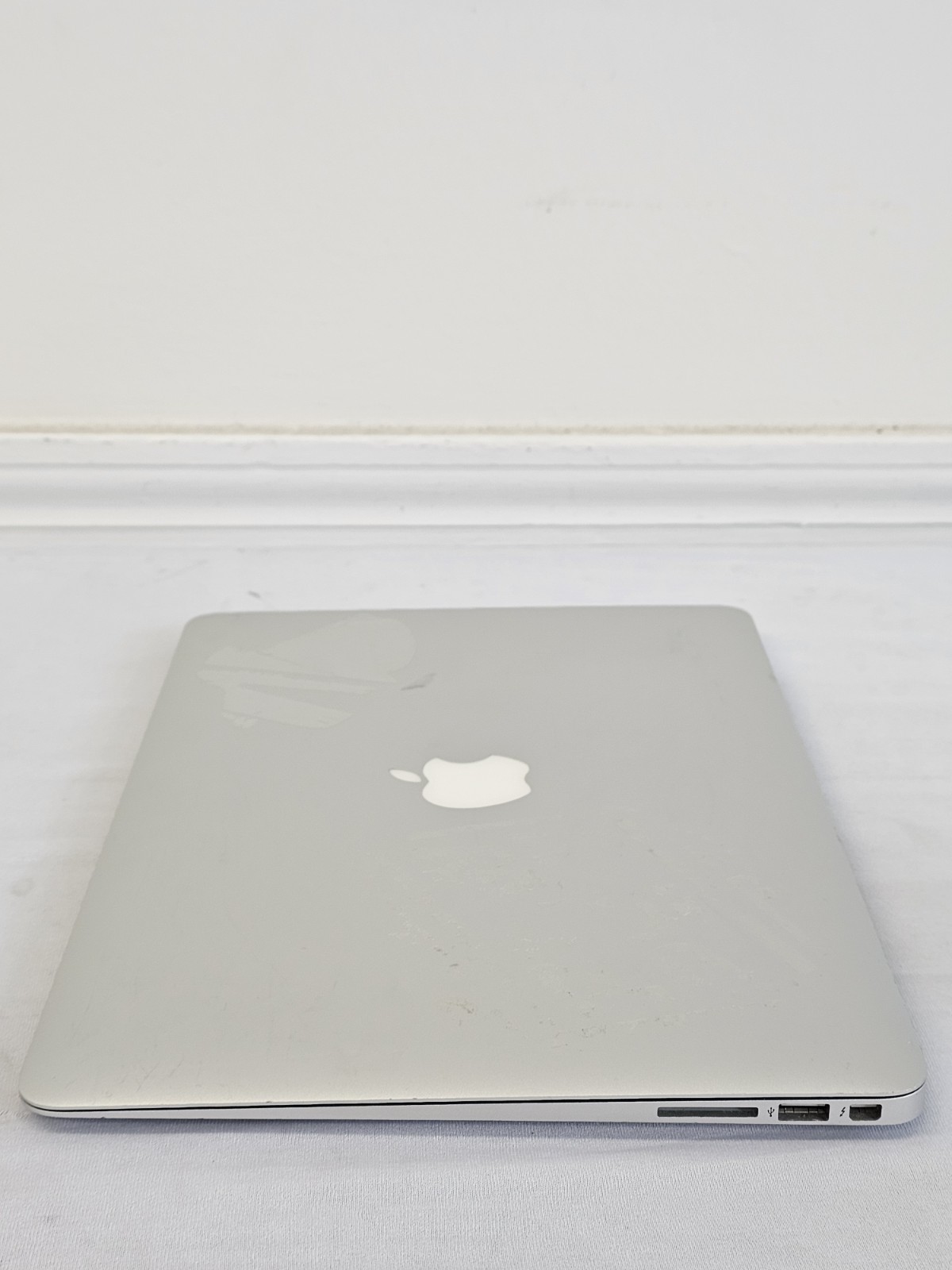 Apple MacBook Air A1466 Laptop – i5-3427U – 4GB RA – 128GB SSD – BAD BATT – READ