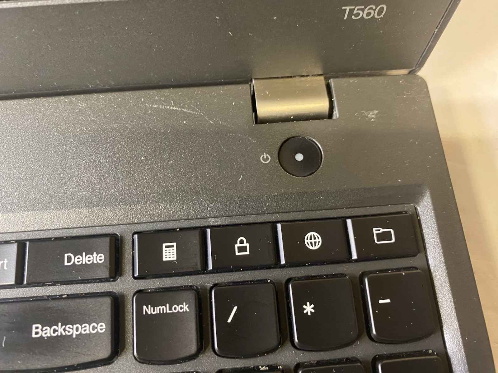 Lenovo ThinkPad T560 Intel i5-6200U @2.40GHz 8GB 256GB 15.6″