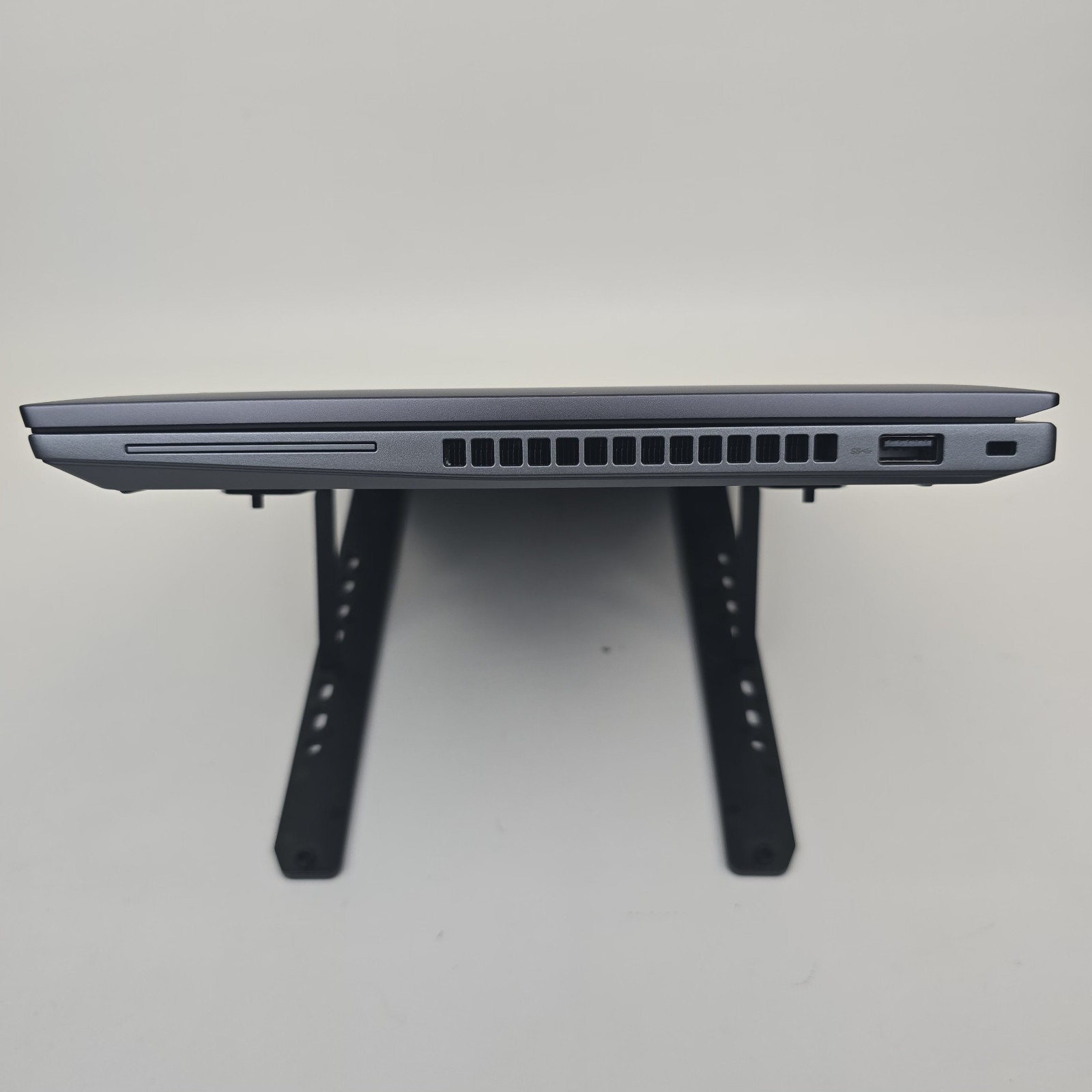 Lenovo ThinkPad P14s Gen 3 FFHD+ Touch I7-1260P 16GB 512 NO OS W/AC