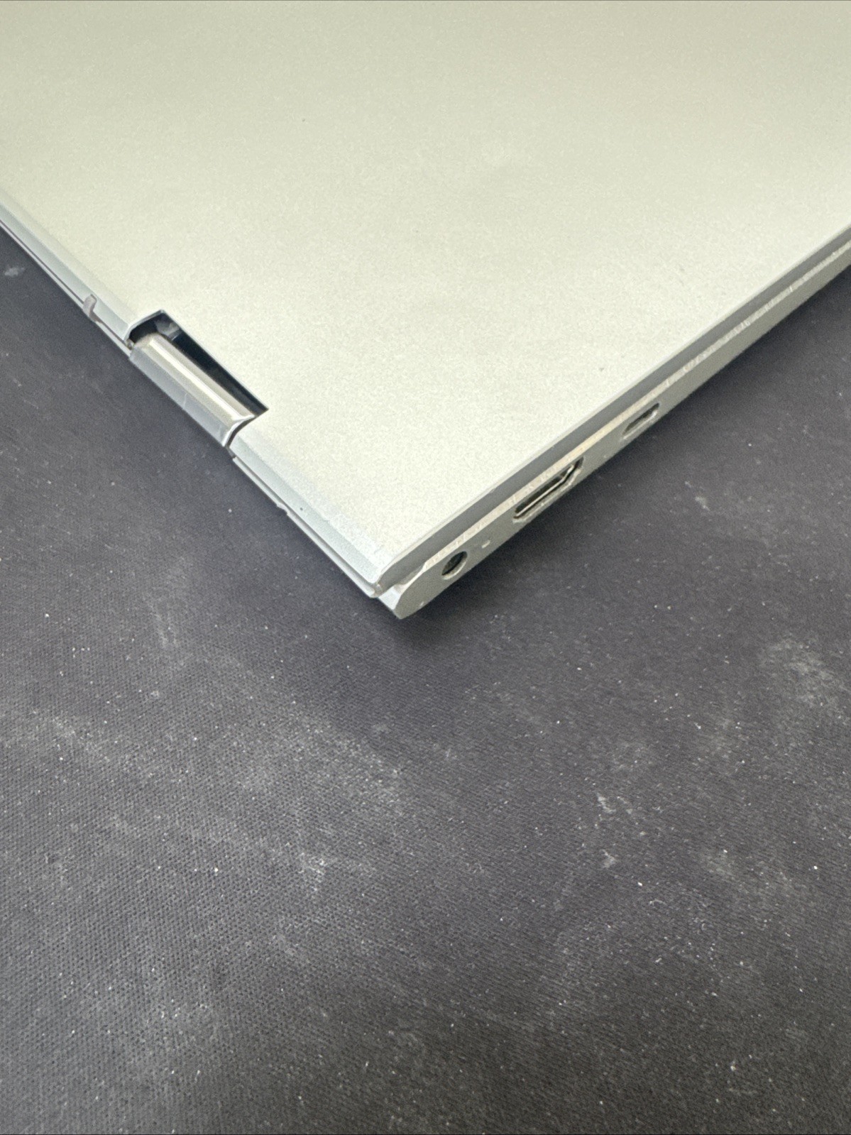 Dell Inspiron 7306 2in1 13.3″ i5-1135G7 – 8GB RAM- No SSD – Silver
