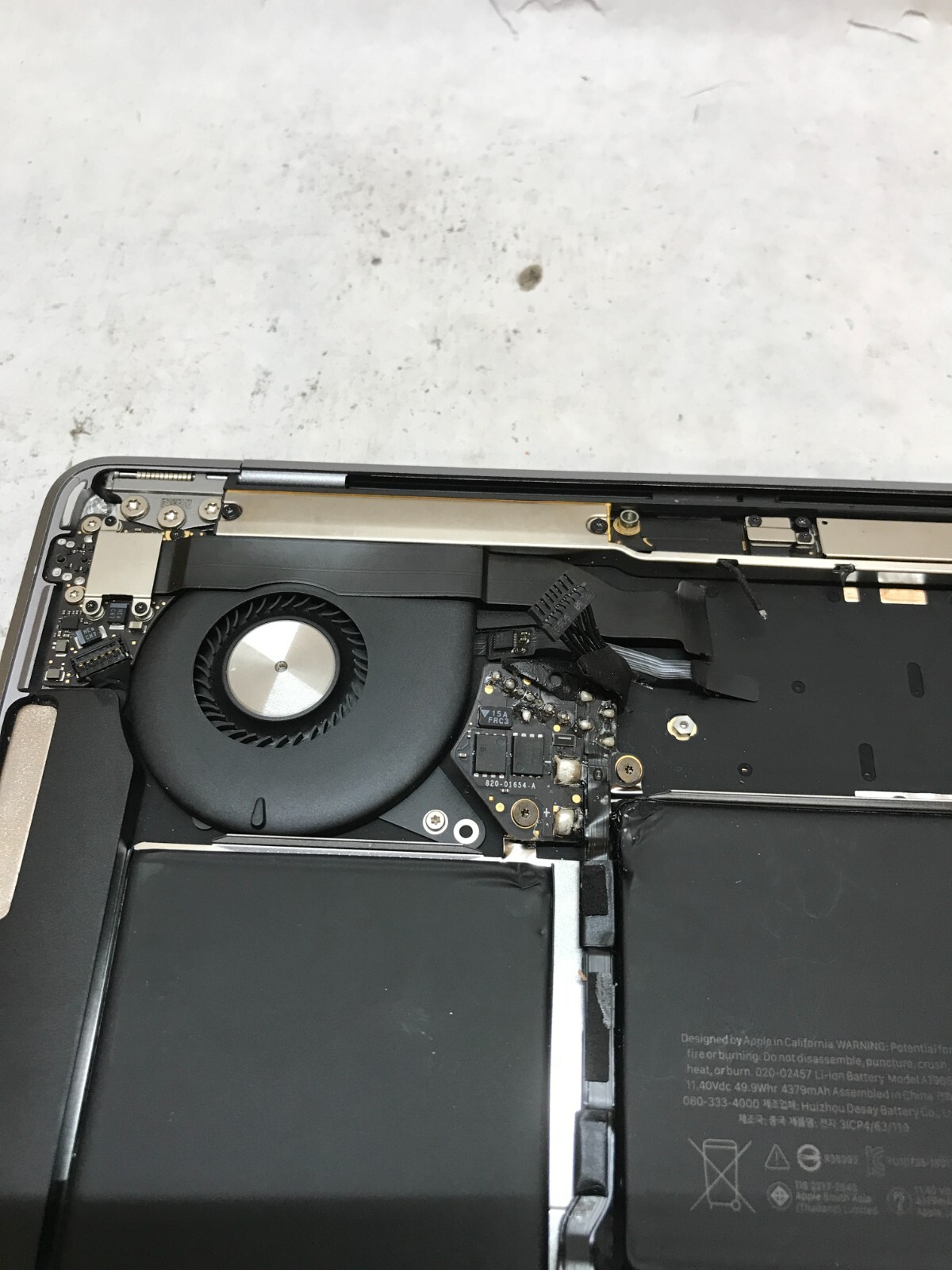Apple MacBook Pro Touch 2018 A1990 Palmrest NO MOTHERBOARD For Parts/Repair – DW