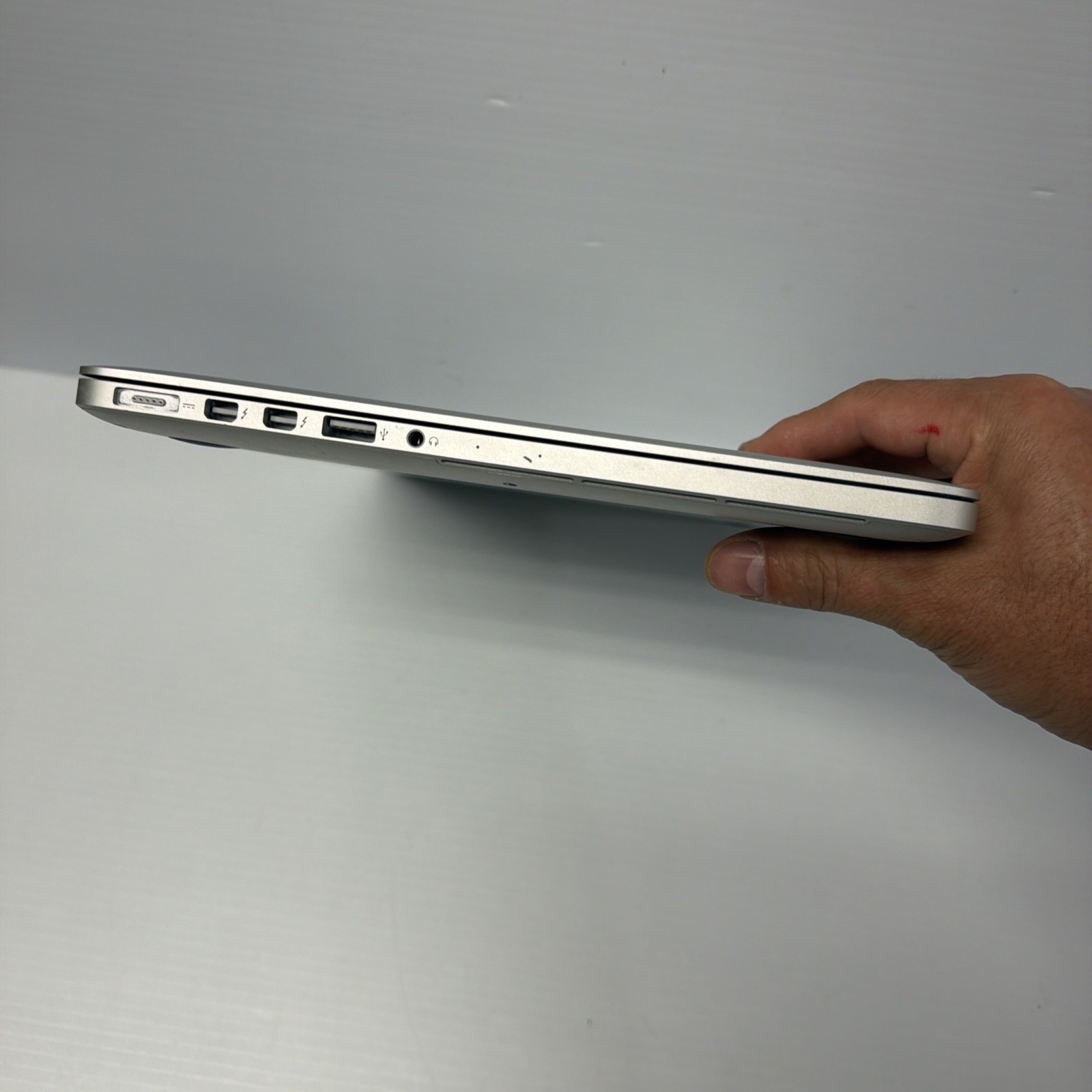 MacBook Pro 13″ A1502 EMC 2678 For Parts/Repair No SSD No Power