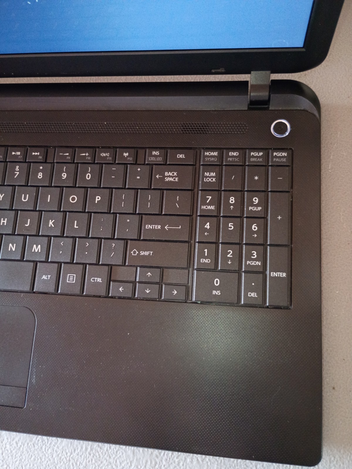 Toshiba Satellite C55-B5319 Laptop Intel Celeron N2840 @ 2.16 GHz 4GB 500GB HDD