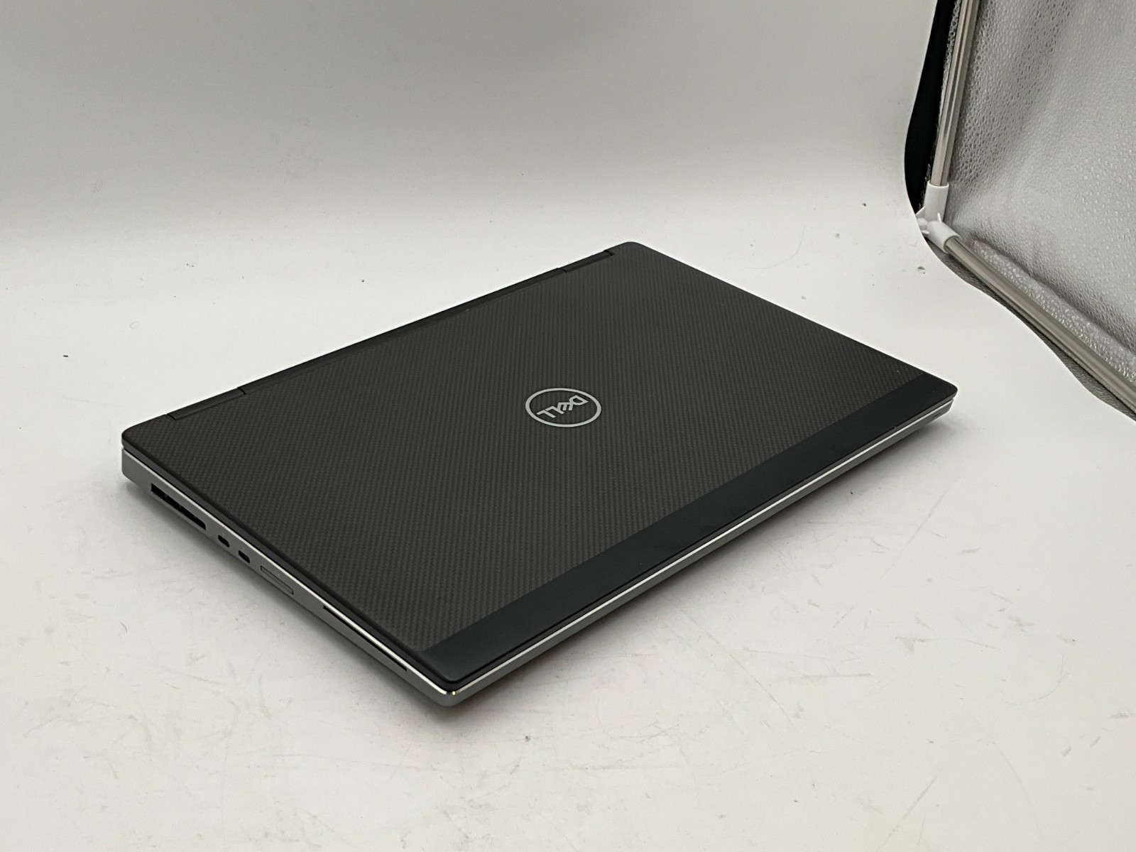 DELL Precision 7530 Xeon(R) E-2186M 32GB 1tb p3200 15.6″ LAPTOP JMDP6S2
