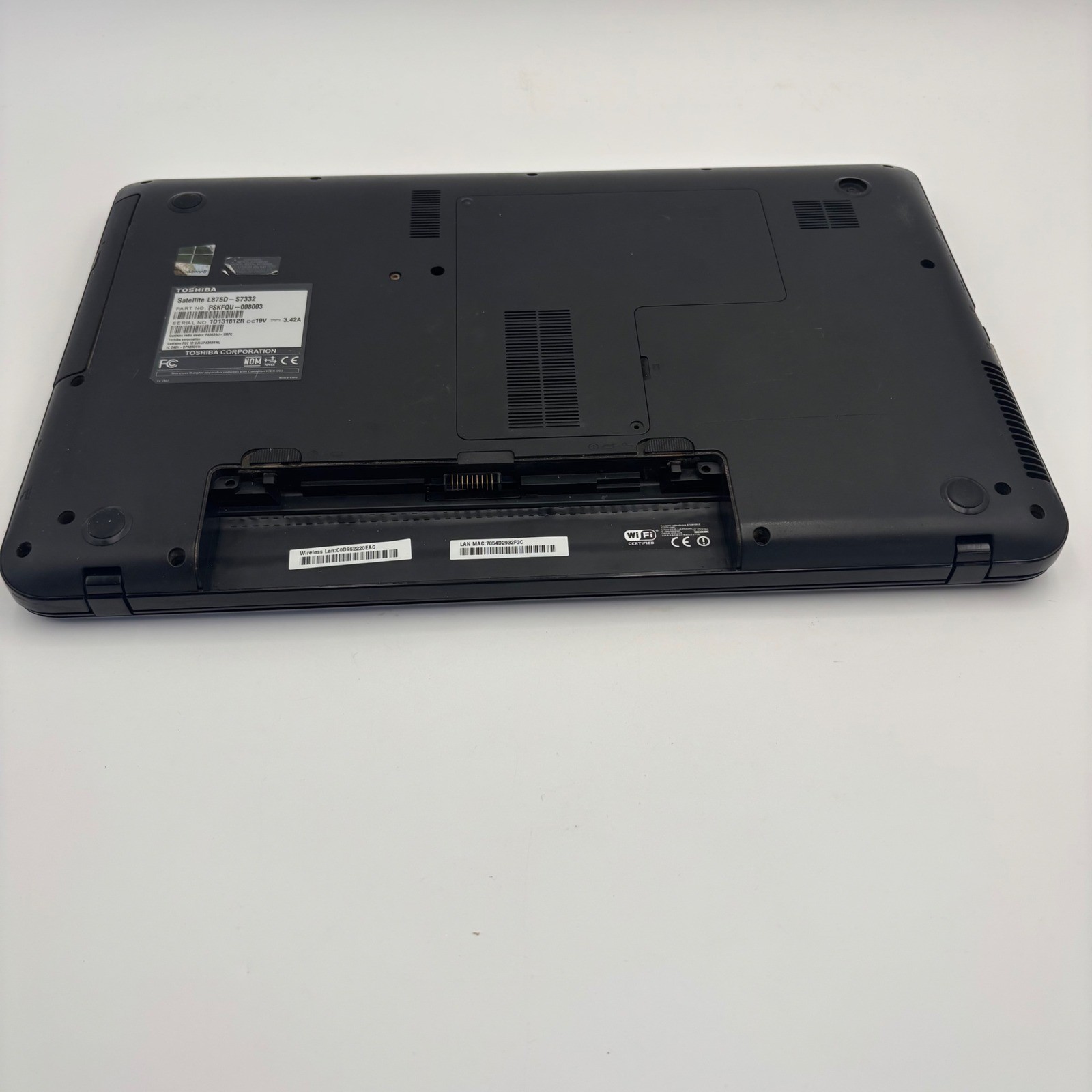 Toshiba Satellite L875D-S7332 Laptop 17.3″ Parts Repair Missing HDD Battery