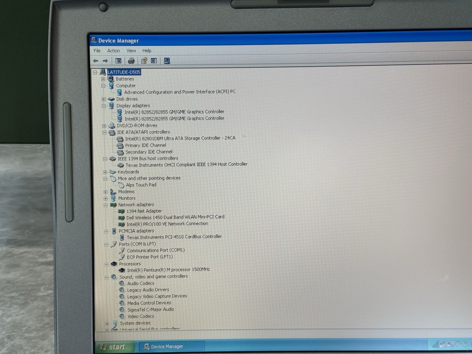 Dell Latitude D505 Intel Pentium M 1.5GHz 1gb RAM 40gb HDD RS232 Serial Win XP