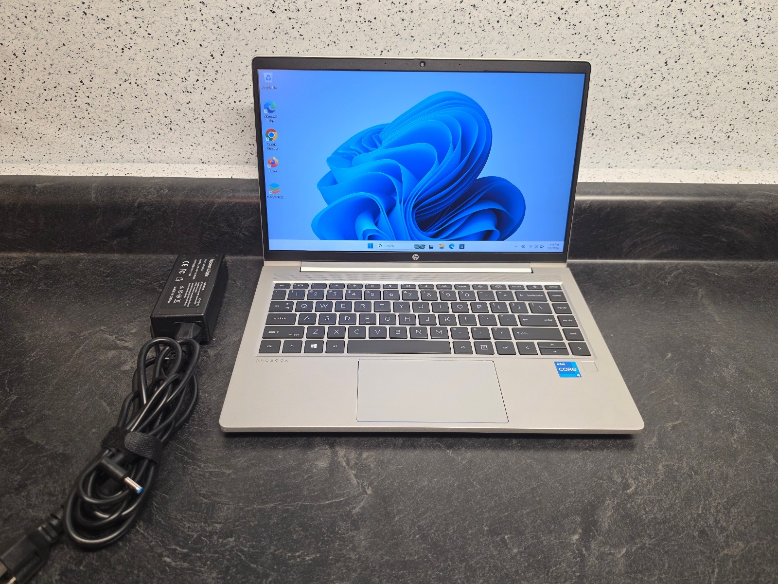 HP ProBook 440 G8 – i5-1135G7, 16GB RAM, New 256GB SSD, 4G LTE WWAN, 1080p IPS