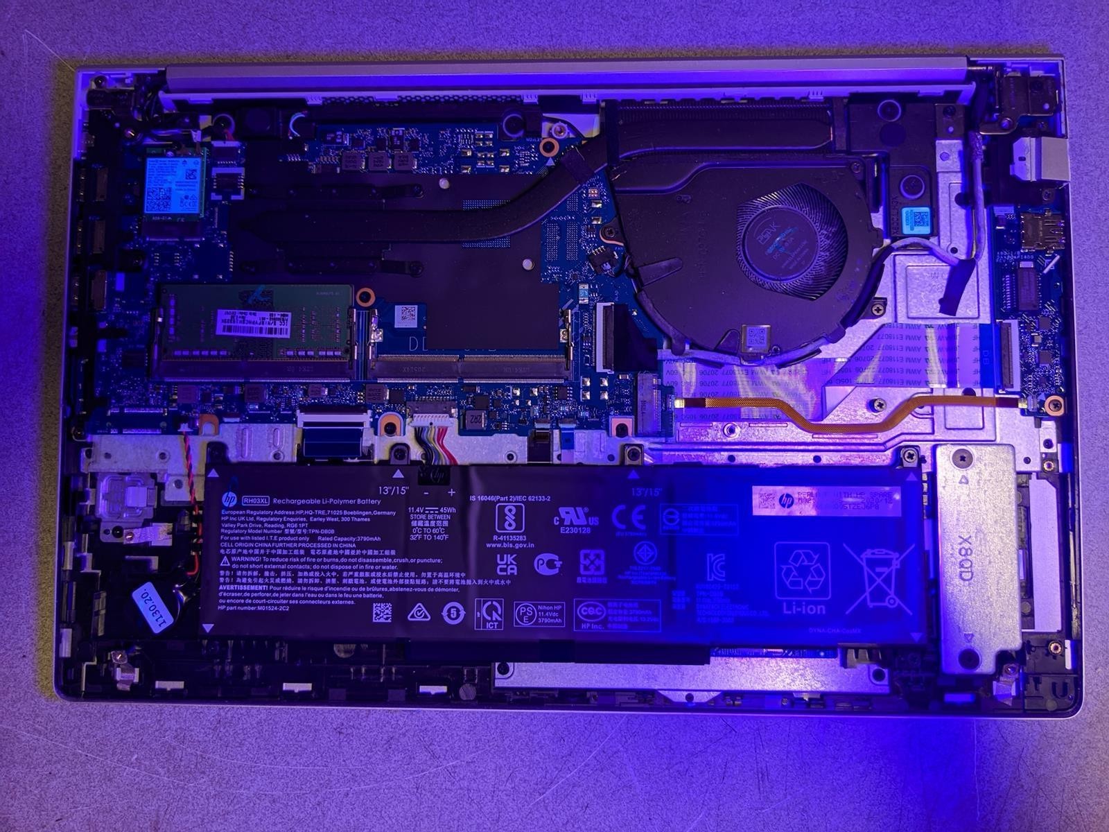 HP PROBOOK 450 G8 i5-1135G7 @ 2.4GHz, 4GB RAM, NO HDD/OS – (FOR PARTS)