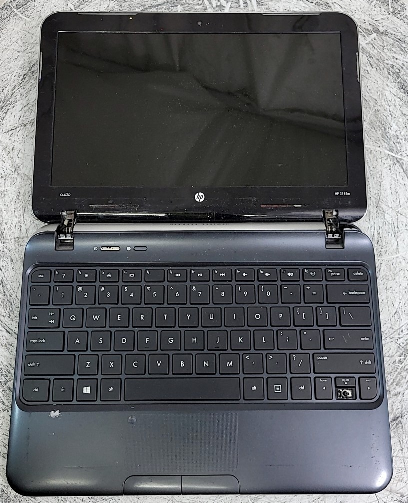 HP 3115M LJ527UT#ABA Laptop PC AMD E-300 APU 4GB 320GB SEE NOTES