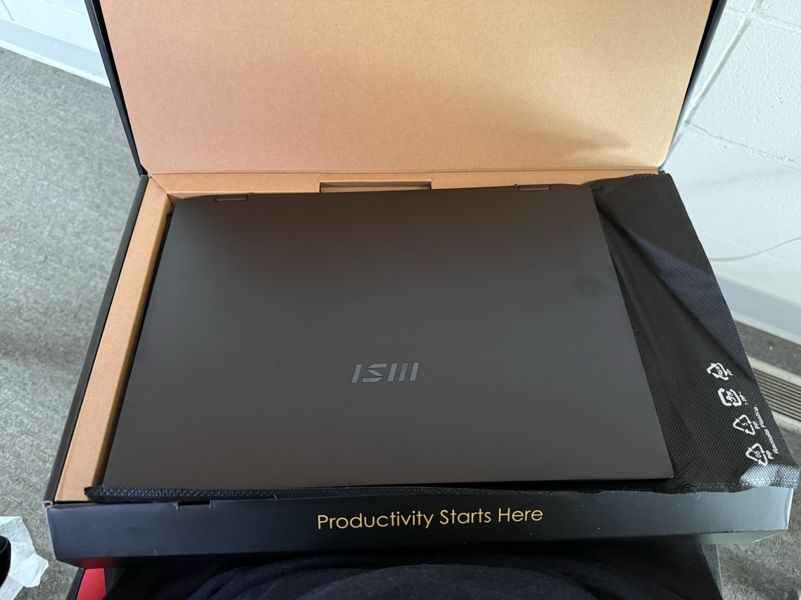 MSI Summit A16 AI+ 16″ QHD+ Touch 2-in-1 Laptop Ryzen AI 9 365 32GB 1TB Win 11