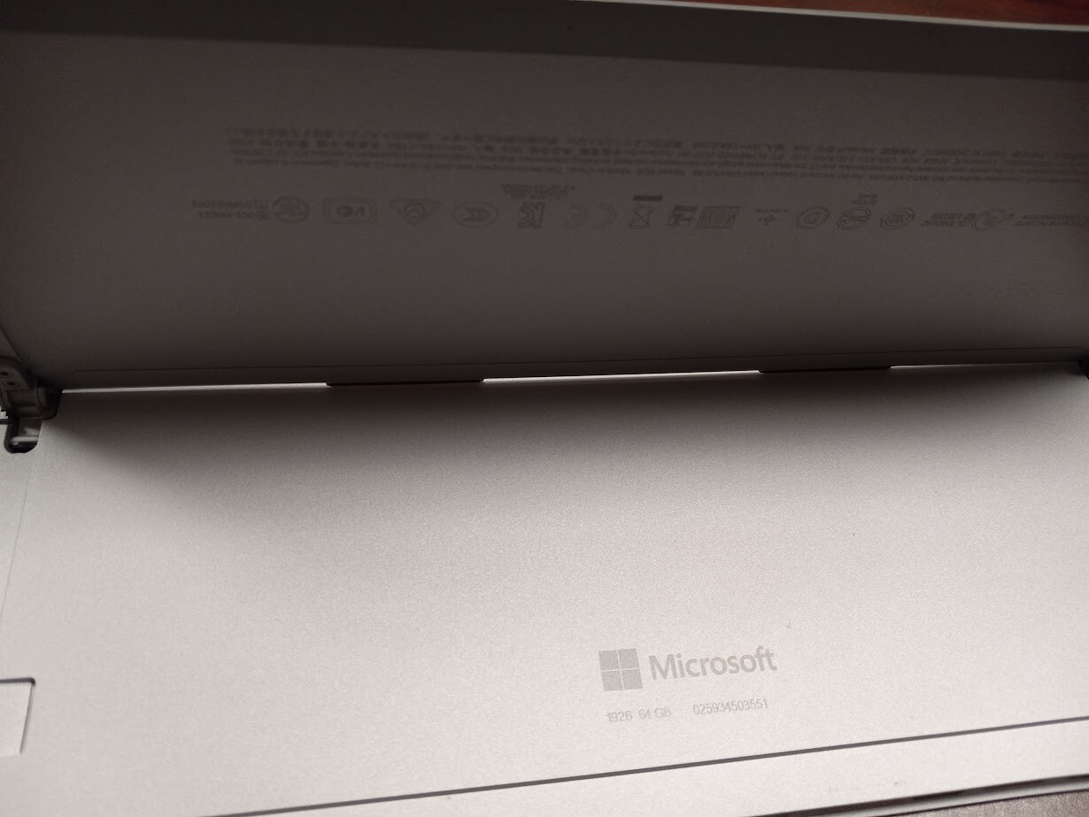 Microsoft Surface Go 2 10.5″, Intel Pentium 4425Y, 4GB, 64GB, 1926 cracked