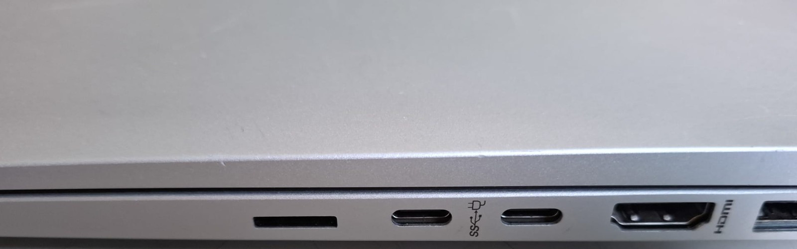 HP EliteBook 855 G8 15.6″ AMD Ryzen 7 Pro 5850U 16GB 512GB Win11 QWERTY Flaw