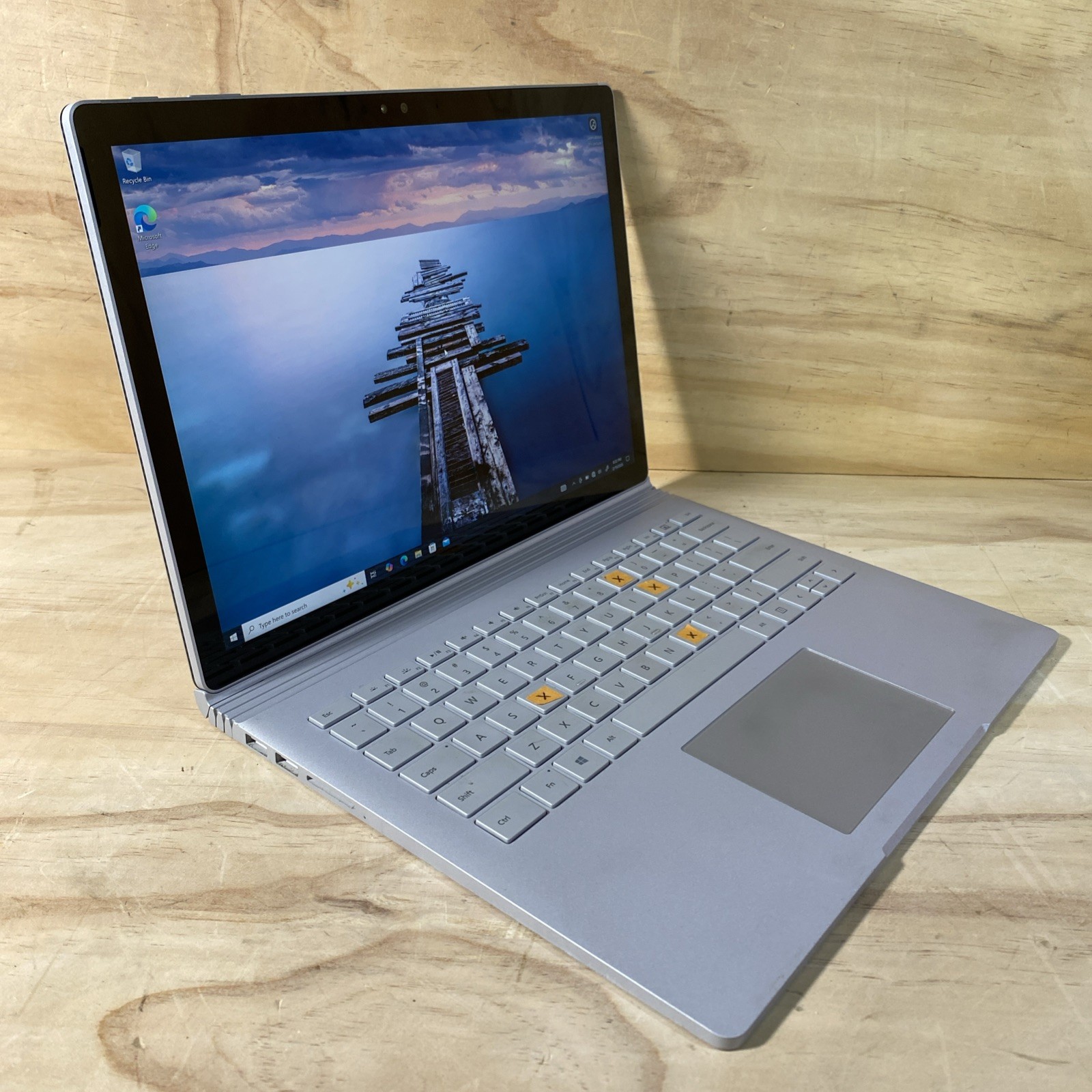 Microsoft SurfaceBook 13.5″ i5-6300U 2.40 GHz 8 GB RAM 128 GB SSD Win10/Read