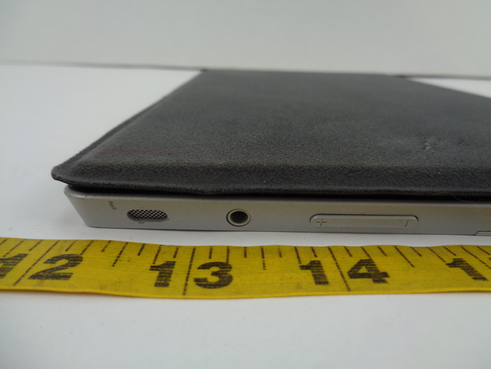 Microsoft Surface RT Tablet with Keyboard & Charger 64GB 2 GB RAM Touchscreen B