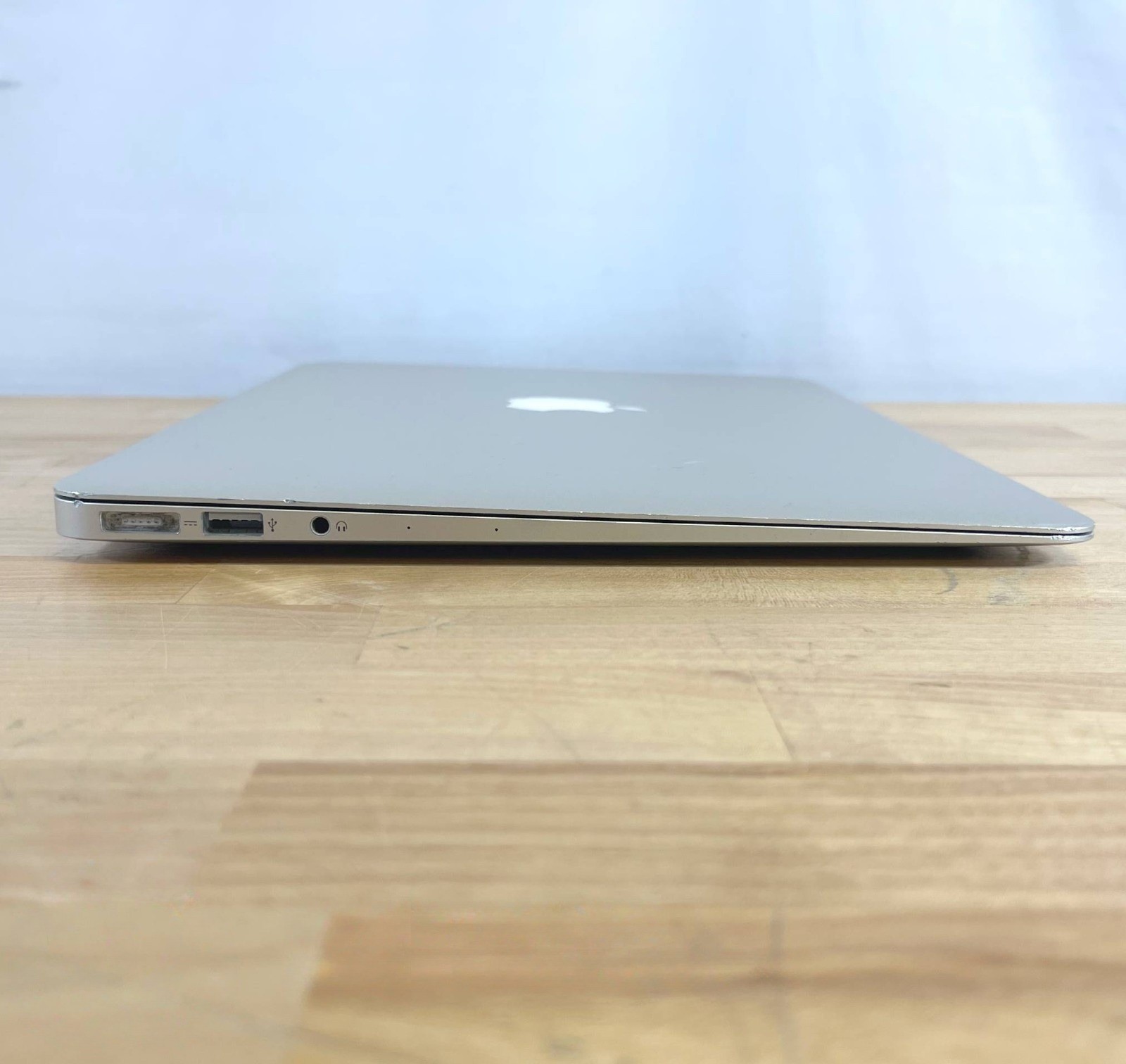 Apple MacBook Air A1466 i7-5650U 2.20GHz 8GB RAM Early 2015 (No Drive)