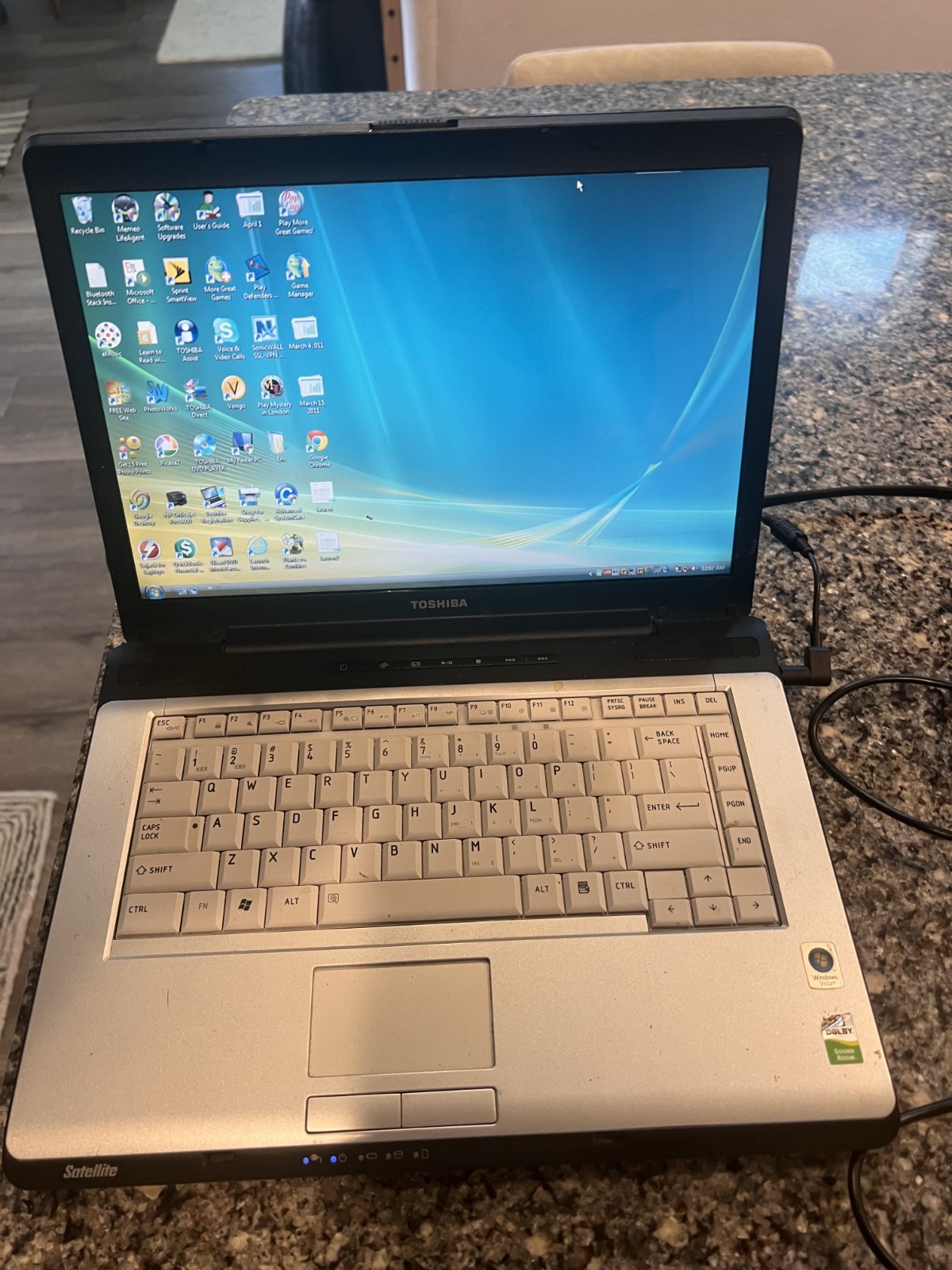 Toshiba Satellite A215 Win 147gb Ram, AMD , Wi-Fi, DVD Drive, WORKS WELL