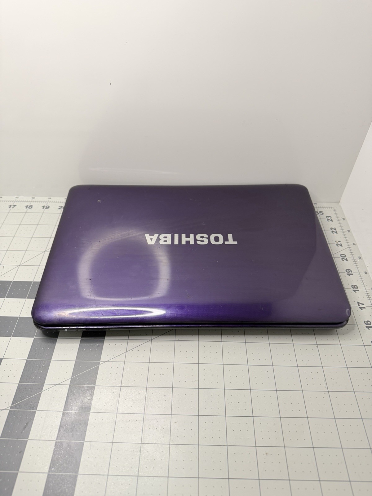 Toshiba Satellite L645D-S4029 Purple 14″ Laptop AS-IS Power LED On No Display