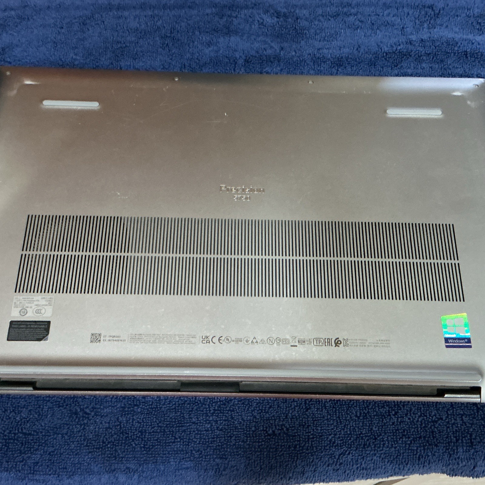 Dell Precision 5750 17″ i7 32GB 1TB SSD Quadro T2000 Win 11 Silver