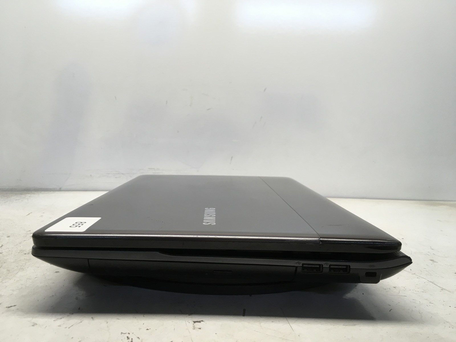 Samsung NP300E5C Intel i3-2370M 2.4GHz 4 GB NO HDD No Batt