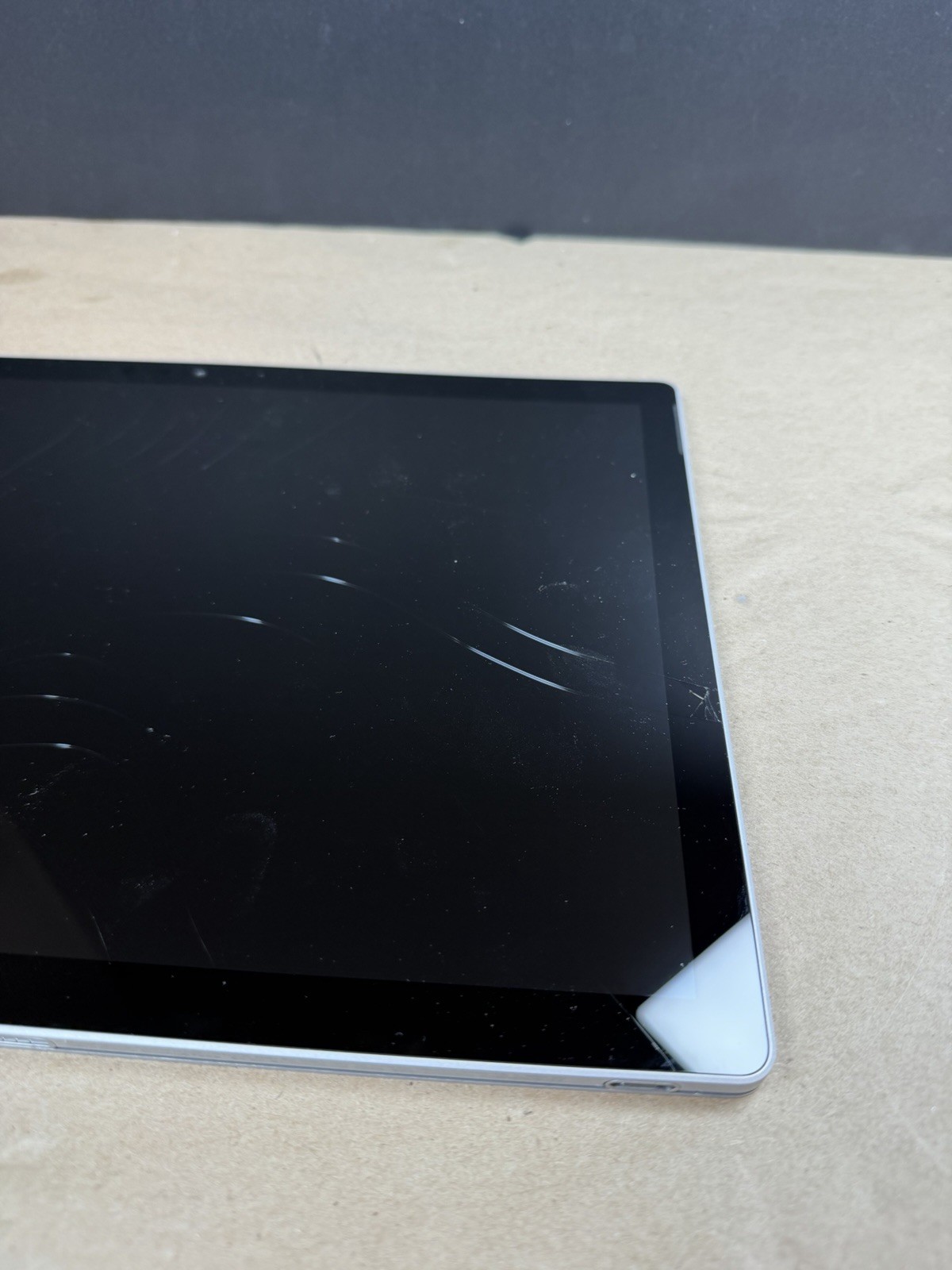 Microsoft Surface Book 2 1832 Monitor Only Works should beat the monitor