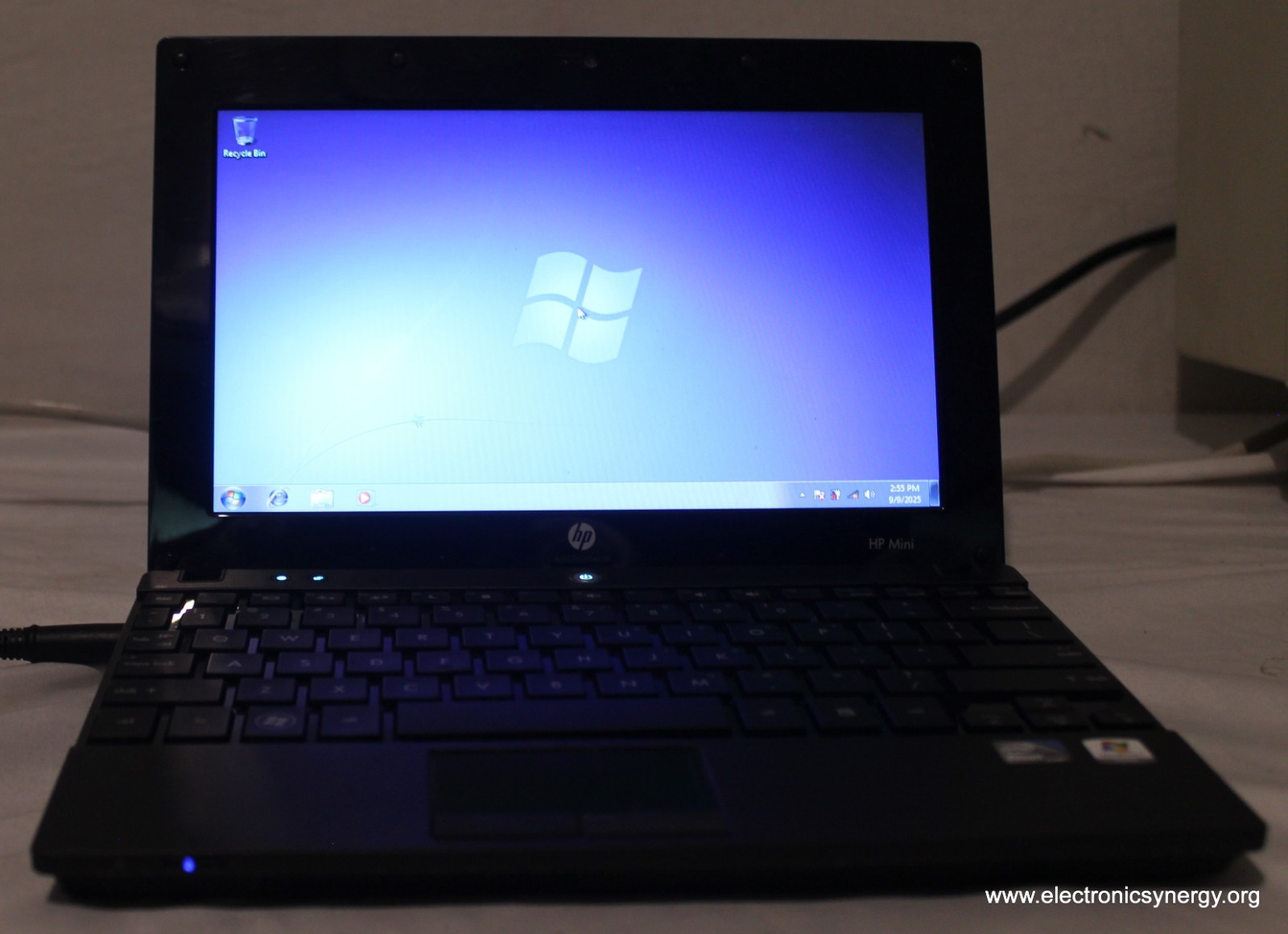 HP Mini 5103 Netbook Intel Atom N455 2GB RAM 100GB HDD Windows 7 Starter x86 PC!