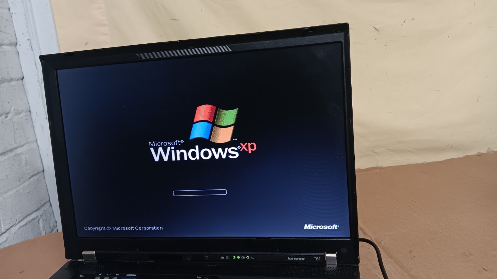 IBM Lenovo Thinkpad T61 Gaming Laptop Windows XP pro SP3 15.4″ LCD Screen DVD
