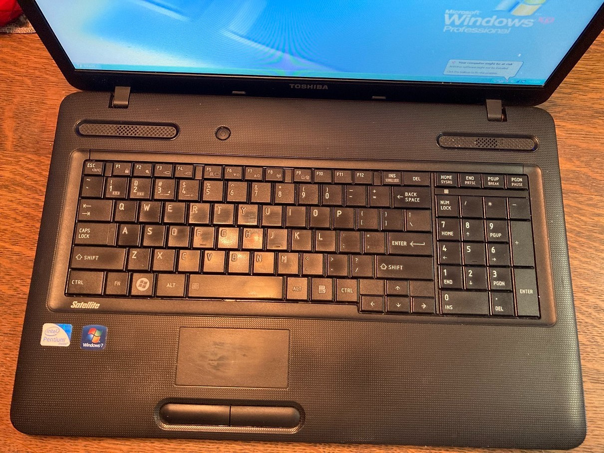 Clean 15.6″ Toshiba C655 Laptop Windows 7 Pro 2.2ghz 8gb 250gb DVDRW