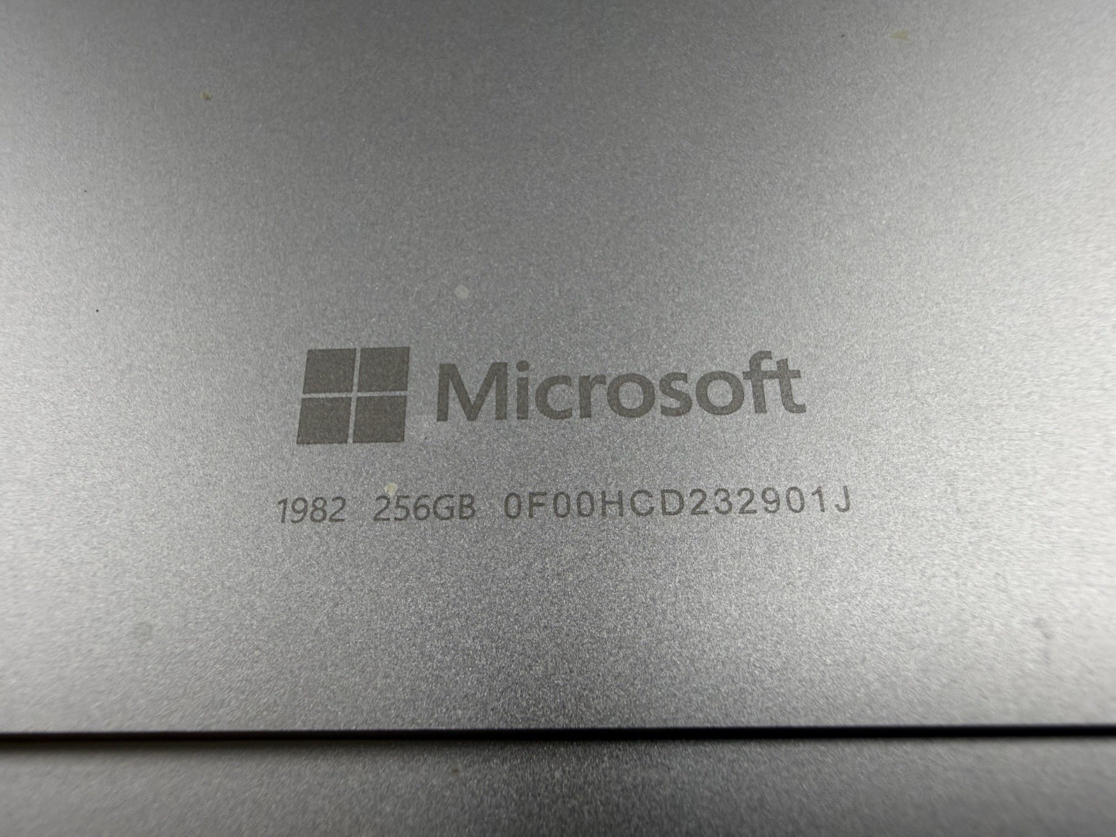 Microsoft Surface Pro 8 (1982) i5-1145G7 – 16GB RAM – 256GB 120Hz – Win 11 Pro