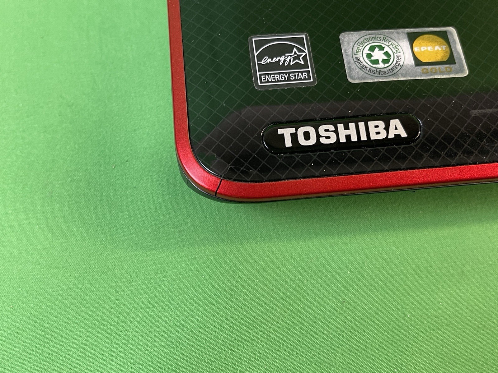 Toshiba Qosmio X505-Q896 Gaming | i7-740QM | 4GB DDR3 | 500GB HDD | Win 10
