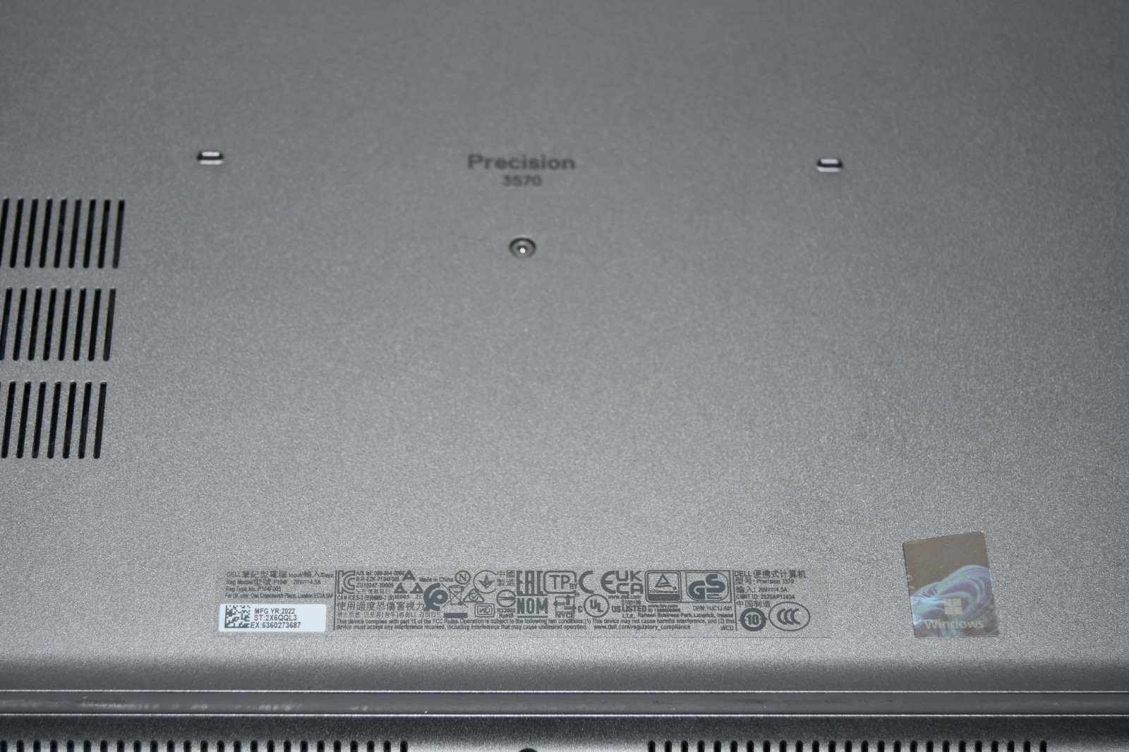 ^ Dell Precision 3570 Laptop Intel i7-1265U No Ram No HD No Battery Cracked LCD