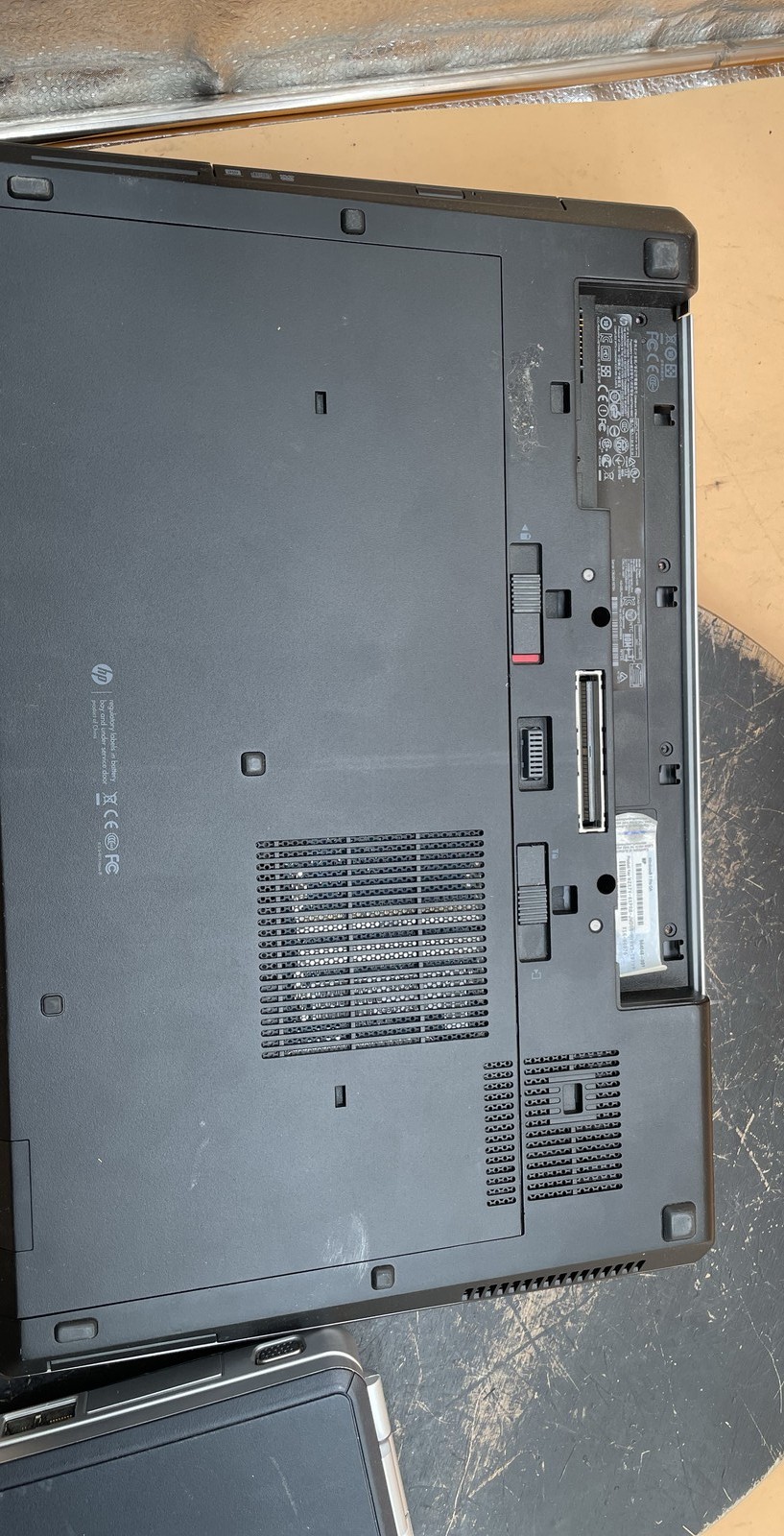 Compaq Presario V2000 14.1-inch & HP EliteBook 8760w 17.3-inch for Parts/Repair