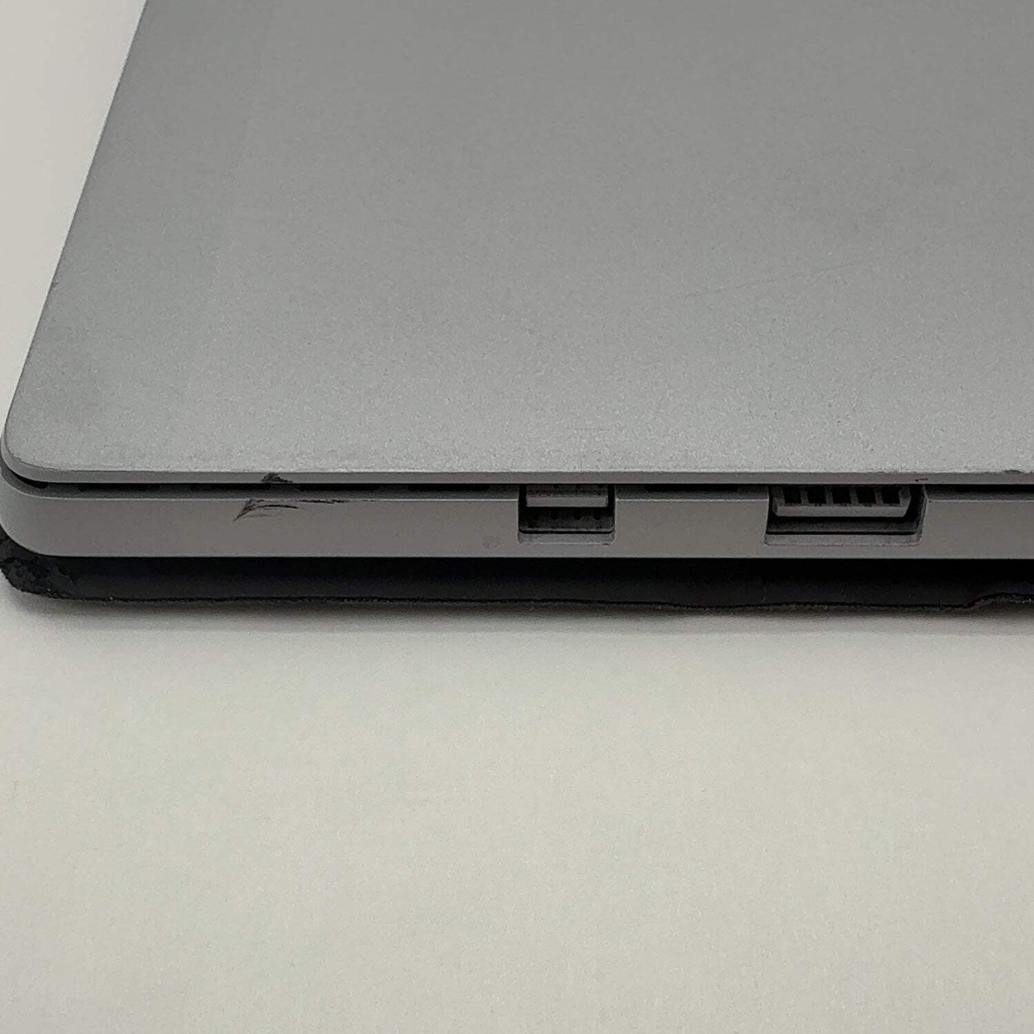 Microsoft Surface Pro 5 1807 12.3″ i5-7300U 2.6GHz 8GB RAM 256GB SSD