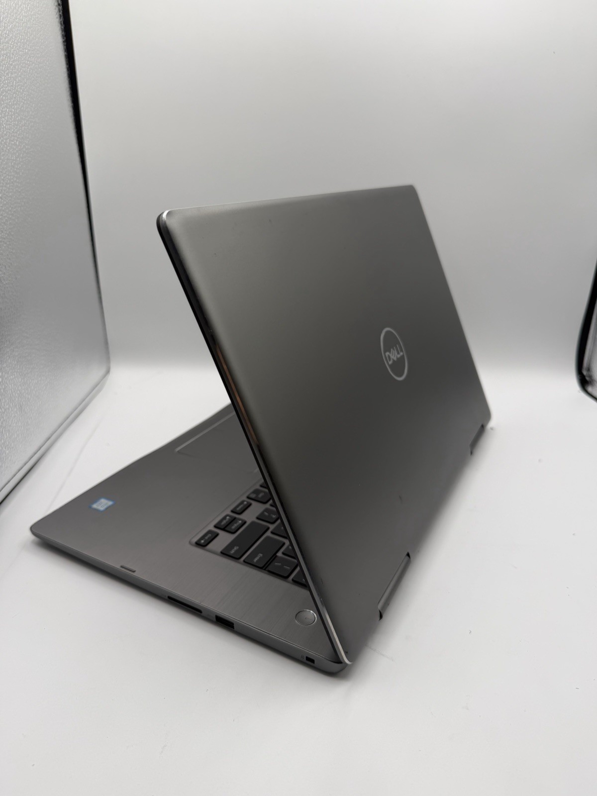 Dell 7573 (i7 @ 1.8ghz)(16gb Ram)(256 NVMe)(2in1) Inspiron 7573