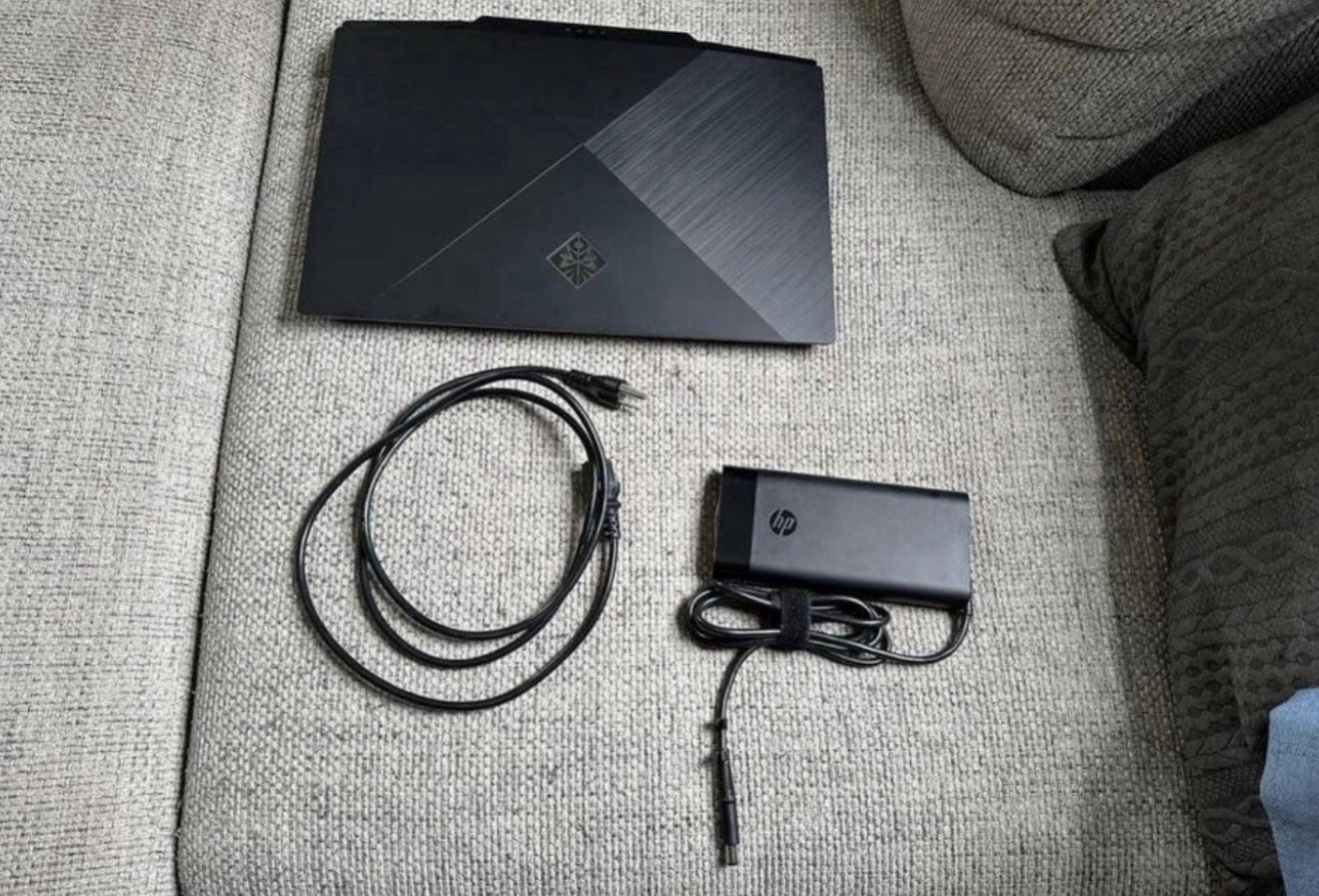 HP Omen 15 I7-10750H, RTX 2060 6GB, 12gb Ram, 1Tb SSD , 256 GB M.2