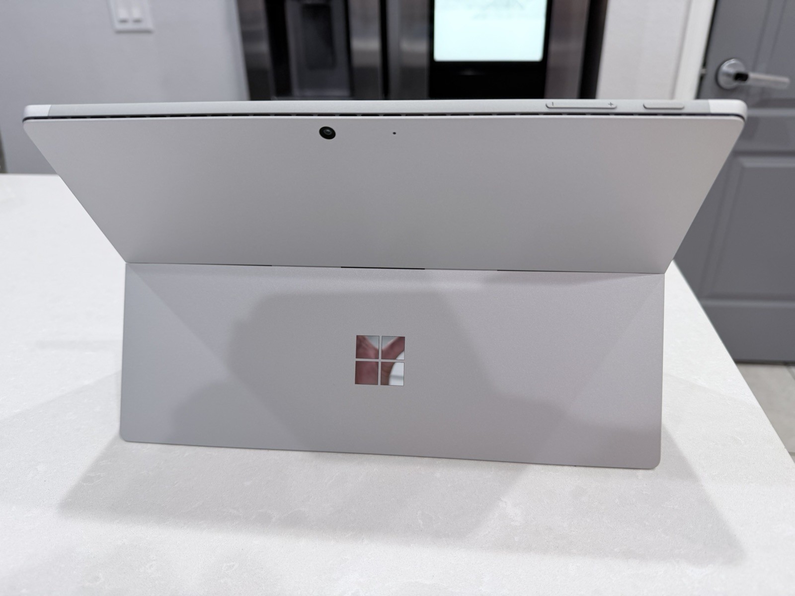 Microsoft Surface Pro 7 16GB 256GB i5-1035G7 Wi-Fi + Cover Keyboard + UAG Case