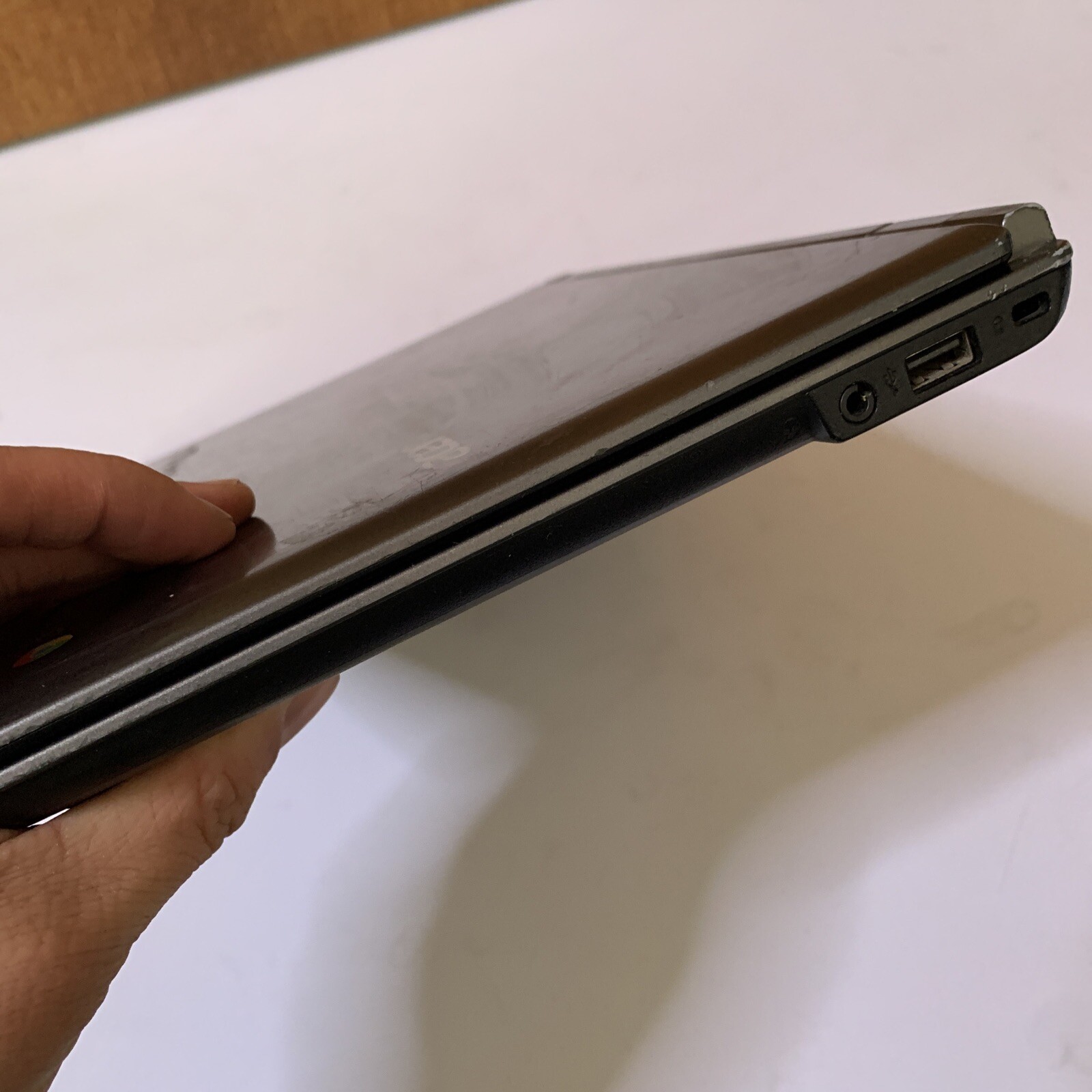 Acer C730-C4V9 Chromebook 11.6″ Intel N2930 2.16 GHz *Missing Key + Flat Battery