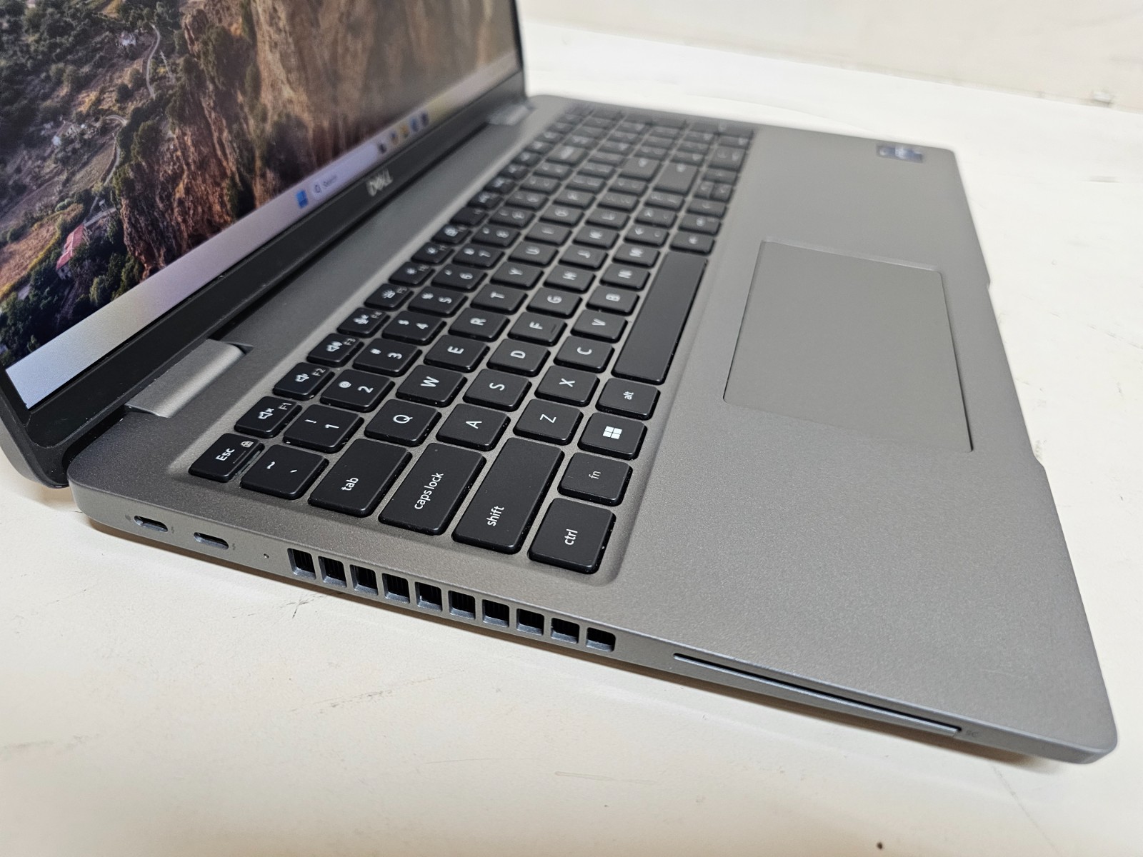 Dell Latitude 5540 Laptop – i5-1345U 16GB 512GB Webcam 15.6″ -Touch – Dell Wty
