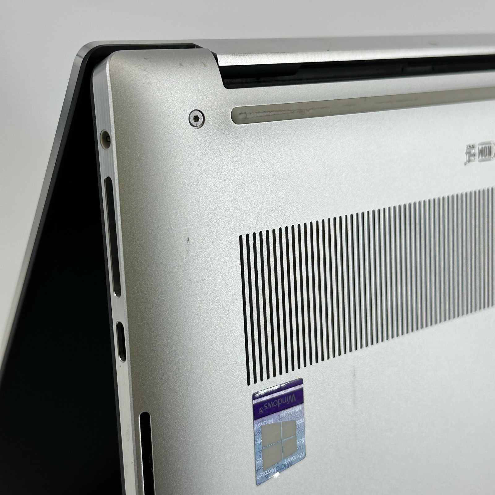 Dell XPS 15 9500 FHD+ i9-10885H 2.40GHz 64GB 2TB SSD GTX 1650 Ti BENT FRAME