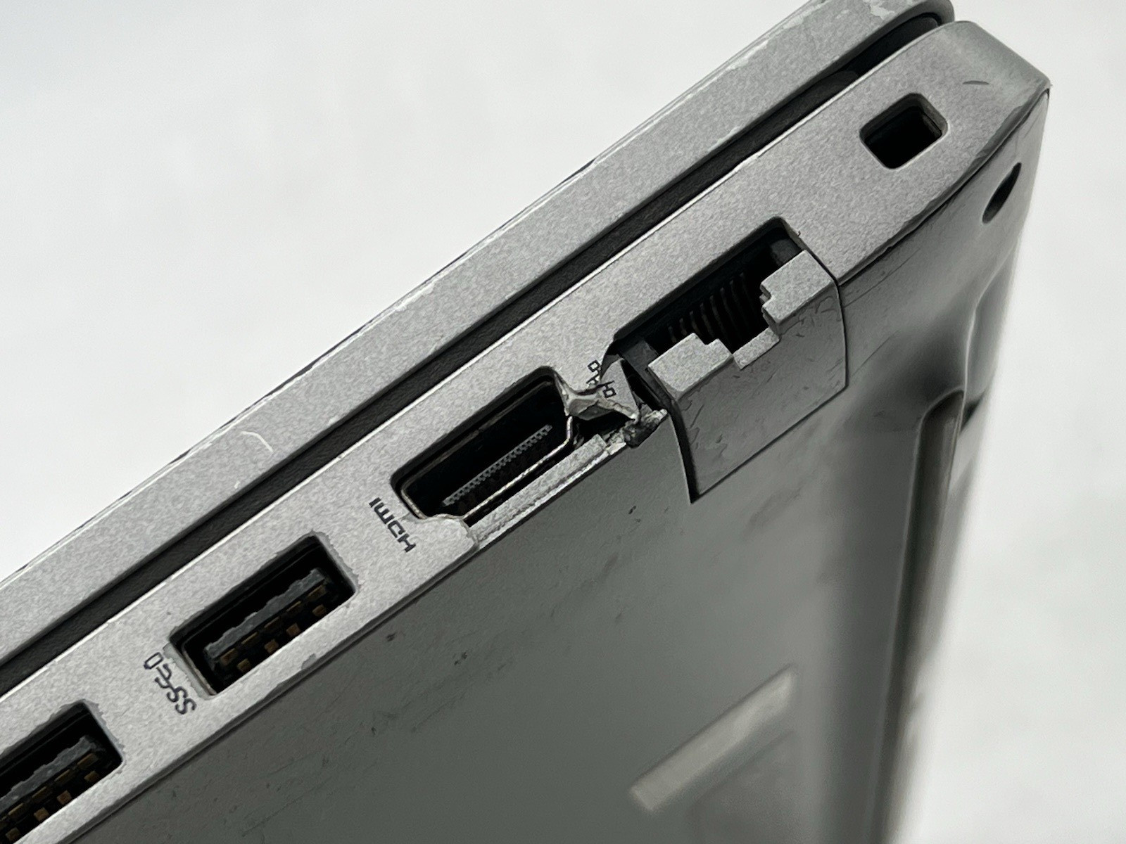 Dell Latitude 5520, i3-1125G4 @ 2.00GHz, 8GB RAM, 256GB NVMe-No OS/AC