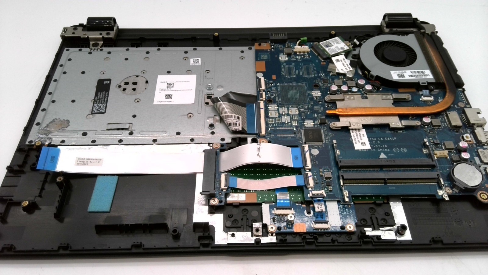 HP 15z-bw000 AMD A6 15.6″ for parts/not working no ram no hdd