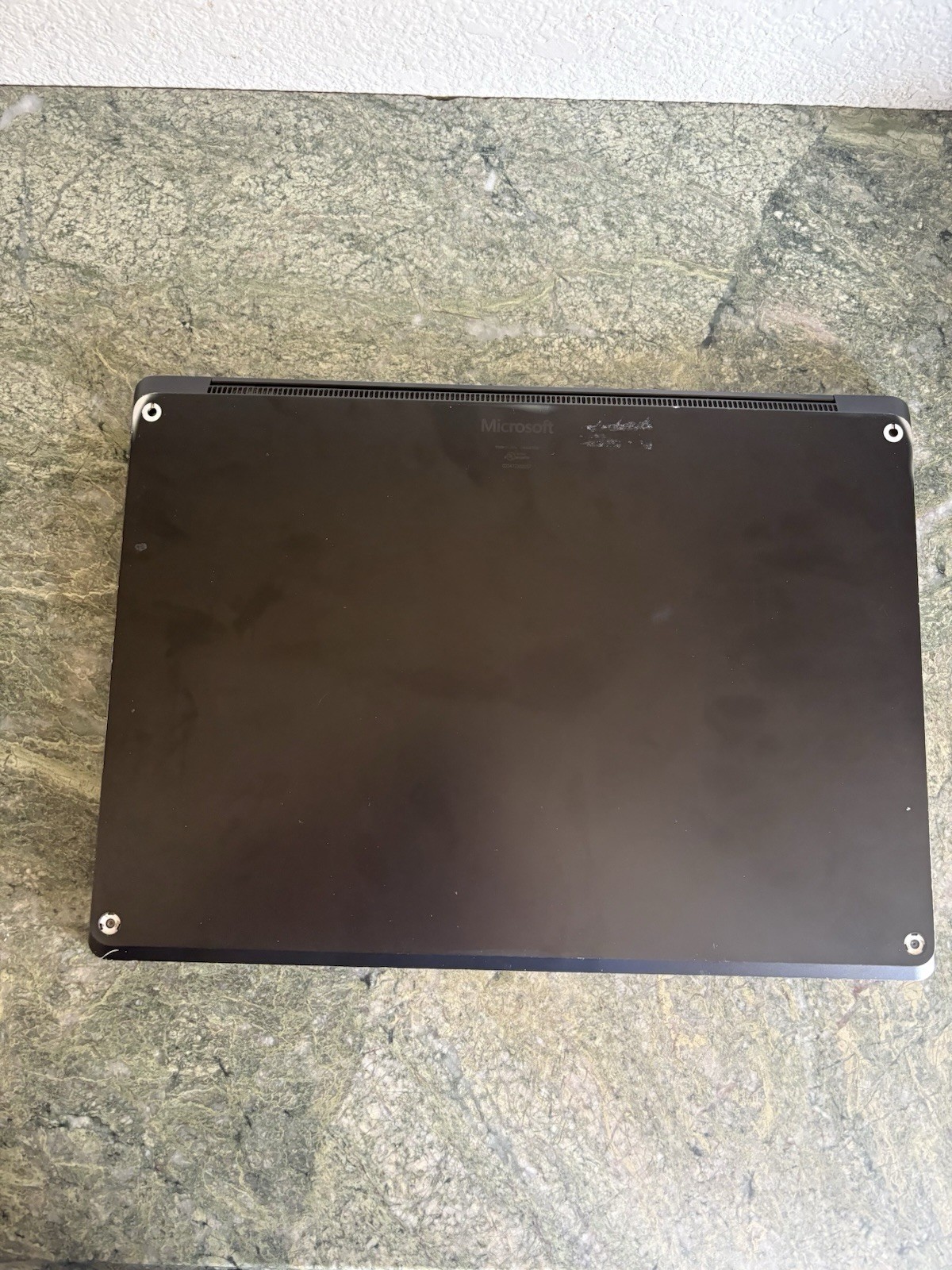 Cracked Microsoft Surface Laptop 3 13.5″ i5-1035G7 1.2GHz 8GB RAM 256GB SSD