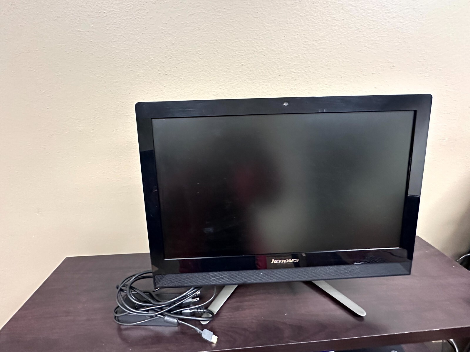 Lenovo C40-05 All-in-one Desktop Computer 21.5″ AMD A6 1.8Ghz 8GB 500GB Win 10