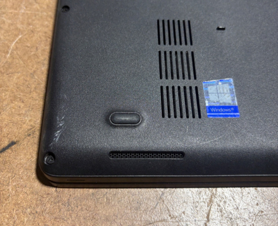 Dell Latitude 5500 15.6″ Laptop i5-8365U 16GB RAM 256GB SSD FHD | No Charger/OS