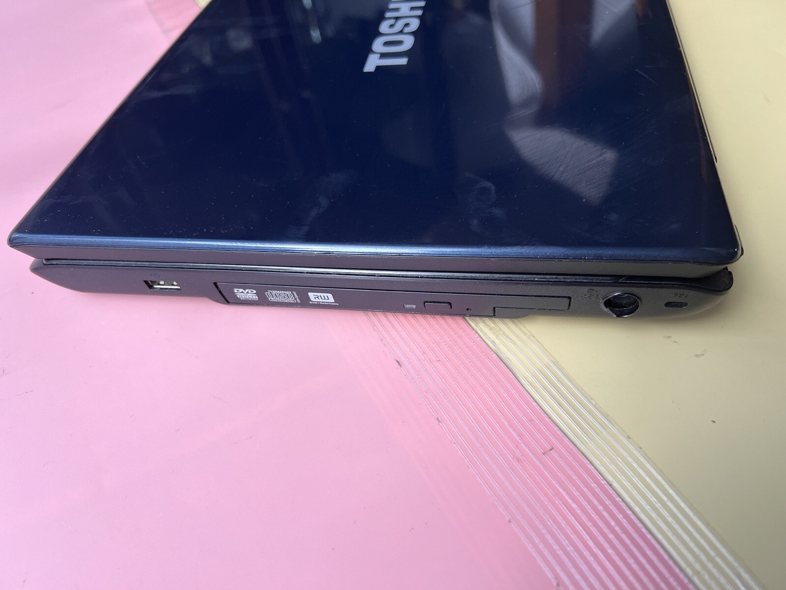 TOSHIBA SATELLITE L305-S5957 Intel Celeron Dual 3GB RAM 320GB HDD LINUX